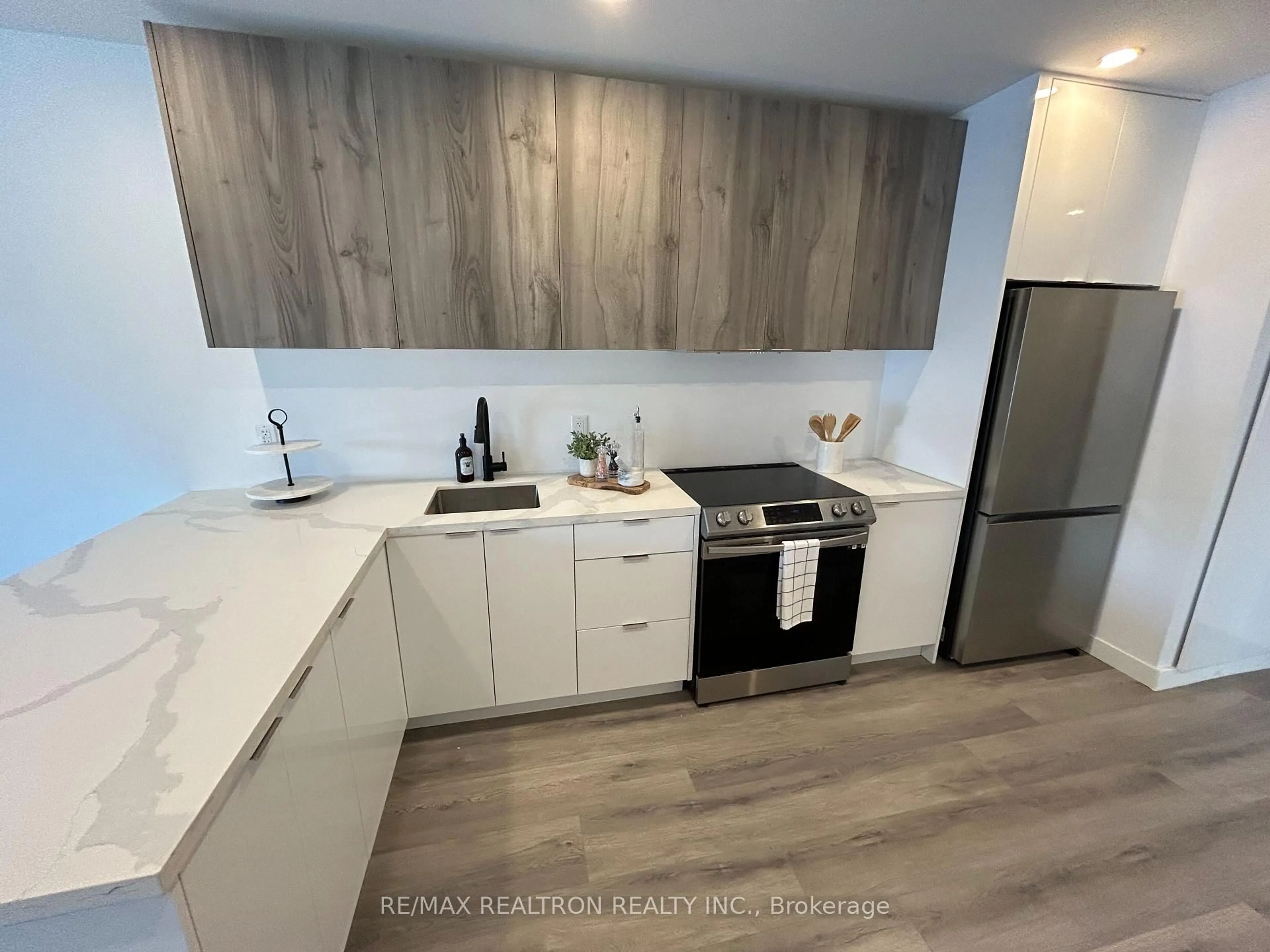 Standard kitchen, unknown for 61 Orchard Park Dr #304, Toronto Ontario M1E 0C8
