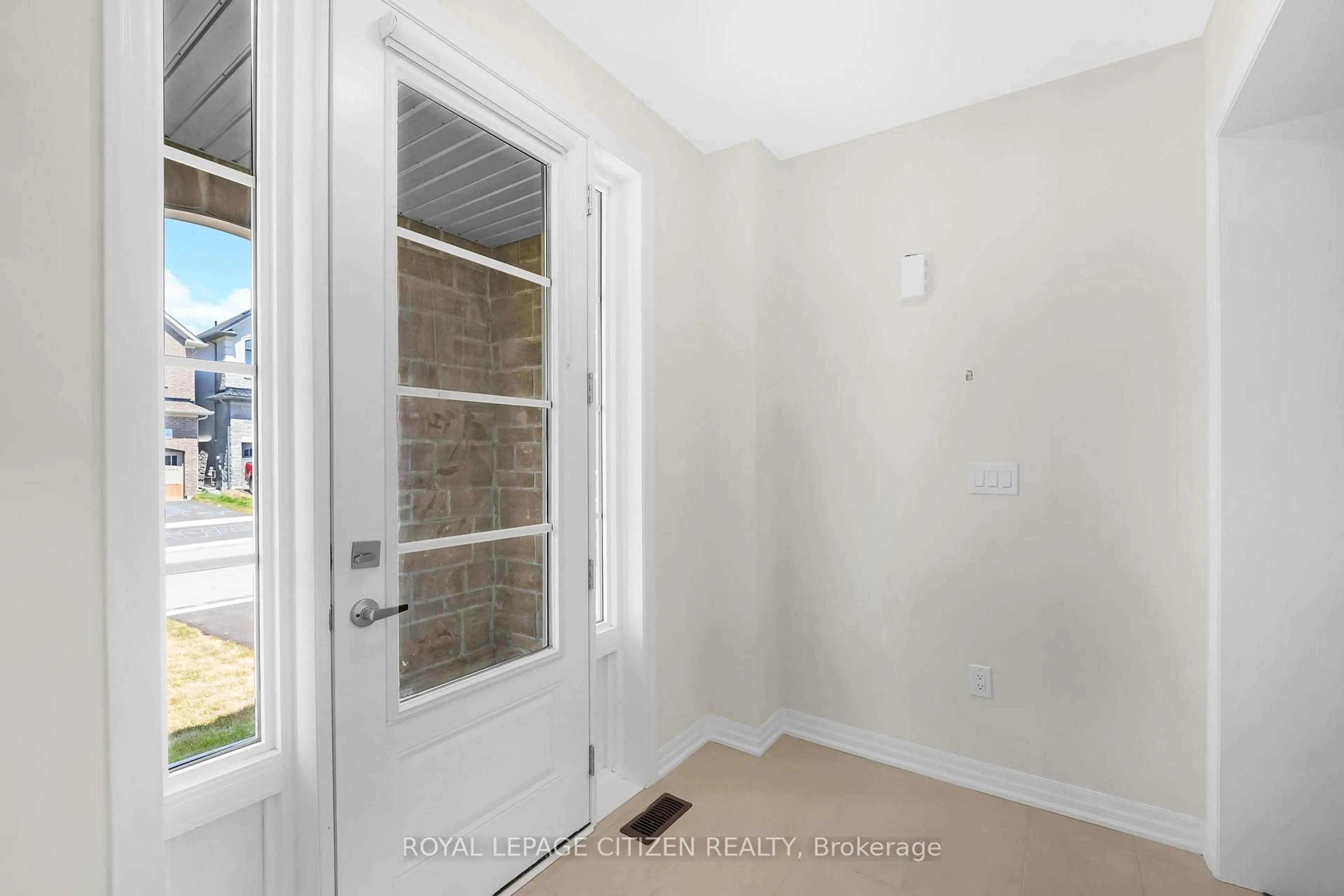 Indoor entryway for 67 Ed Ewert Ave, Clarington Ontario L1B 0W7