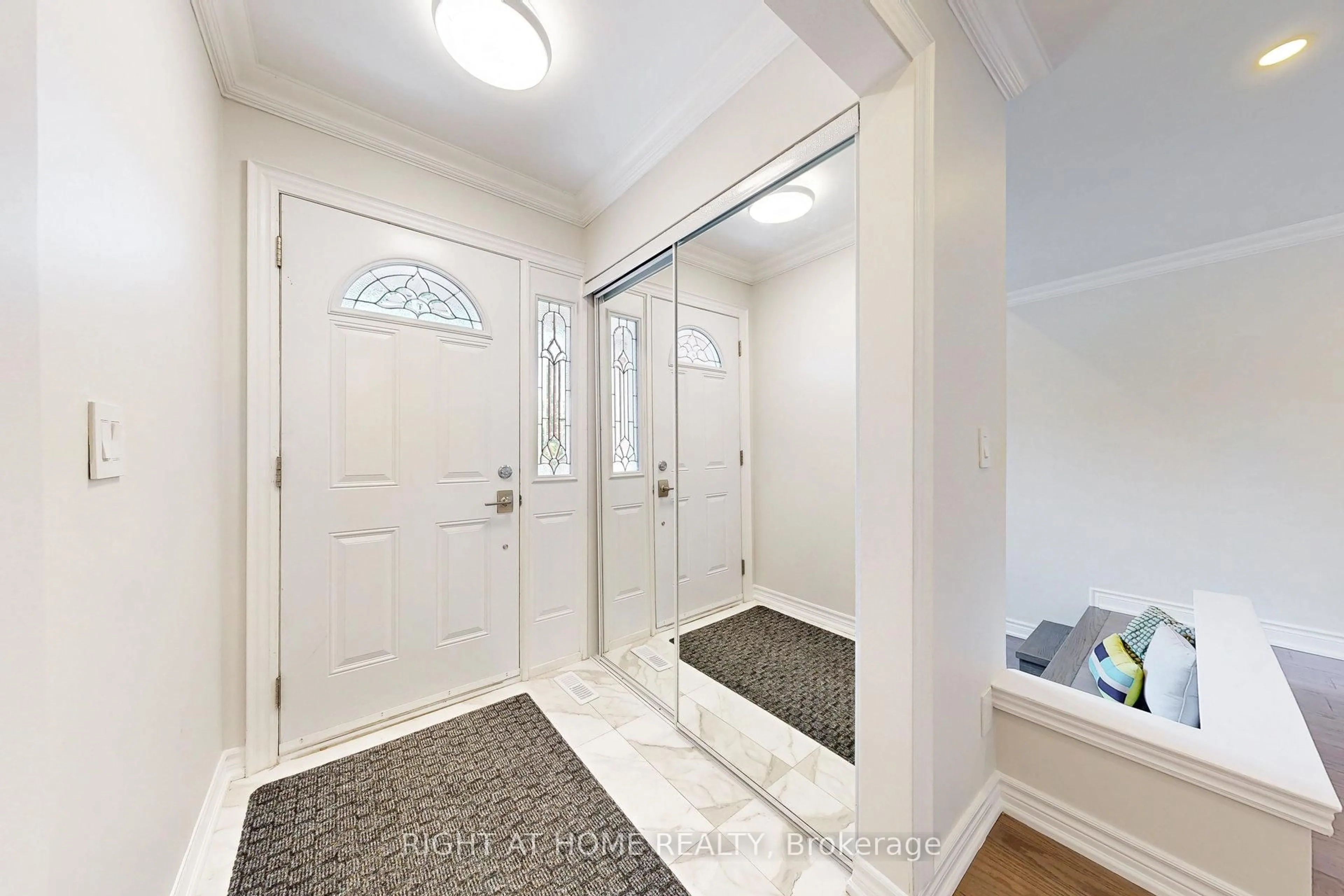 Indoor entryway for 14 Springhouse Sq, Toronto Ontario M1W 2X1