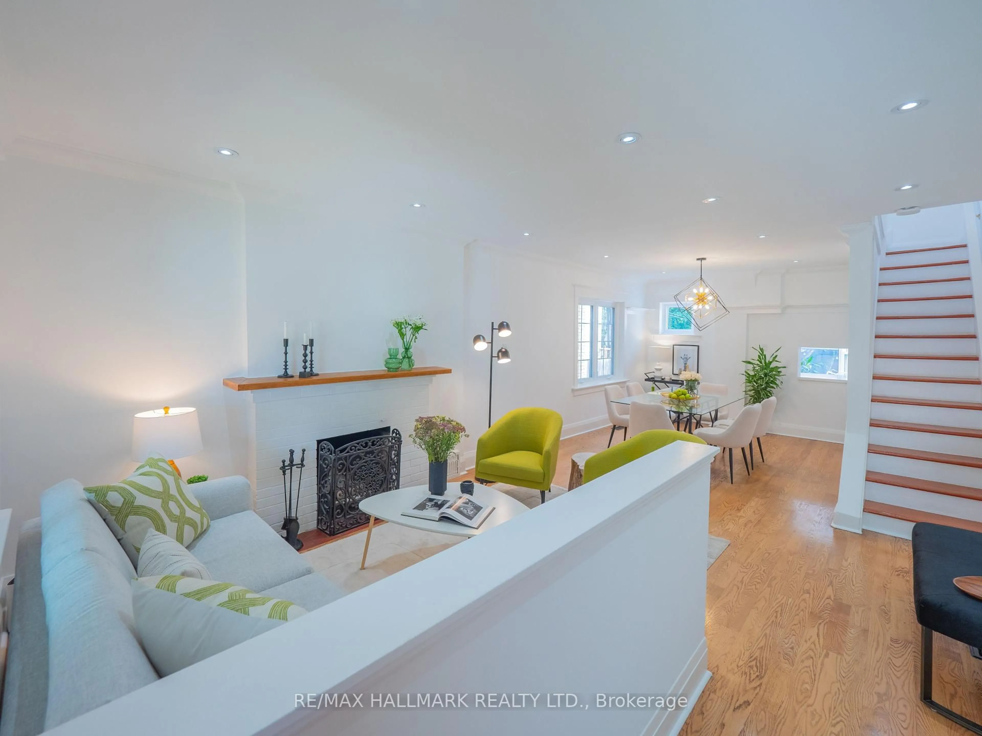 Living room with furniture, unknown for 43 Hannaford St, Toronto Ontario M4E 3G8