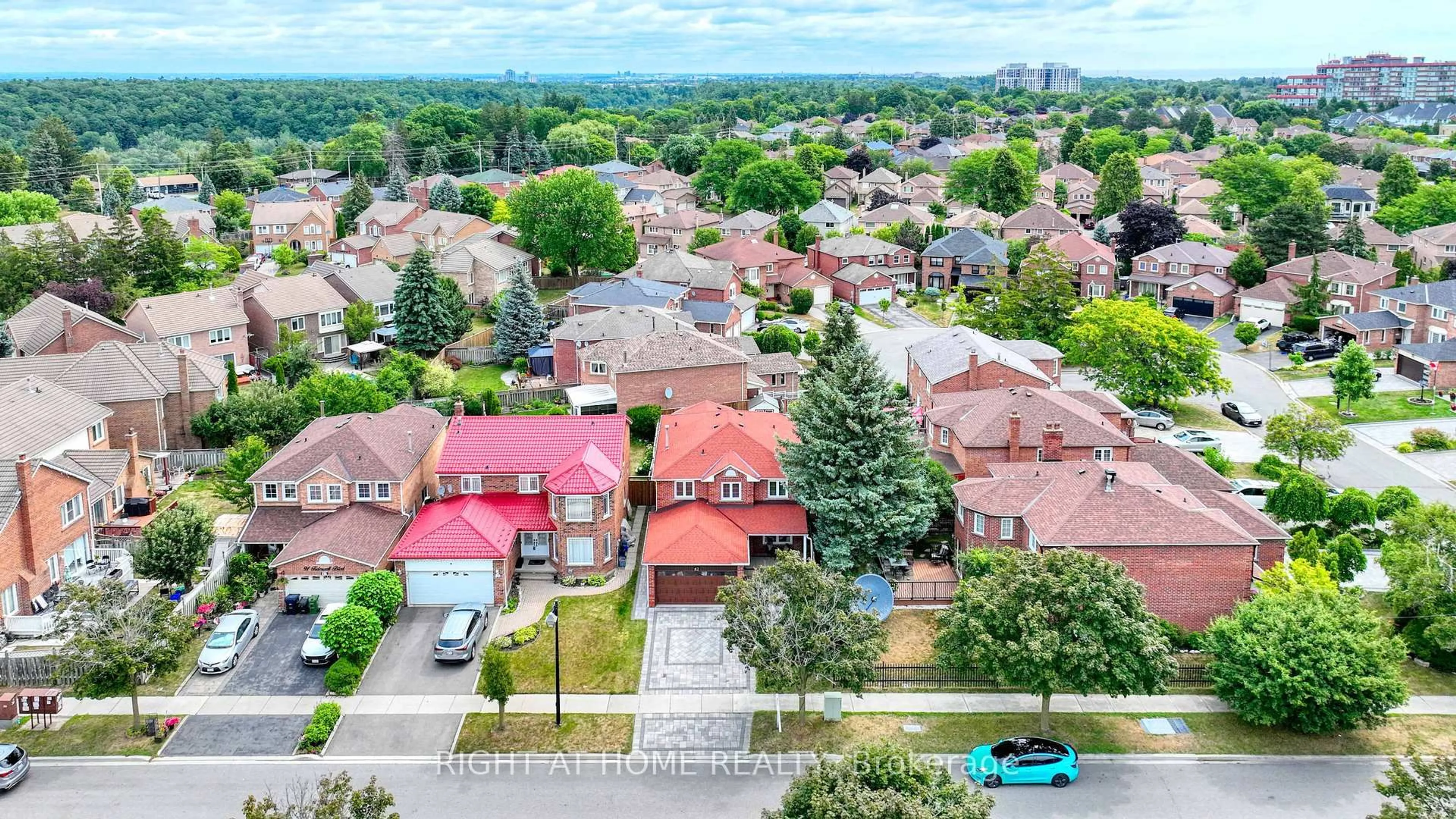 A pic from outside/outdoor area/front of a property/back of a property/a pic from drone, city buildings view from balcony for 87 Tideswell Blvd, Toronto Ontario M1B 4X9