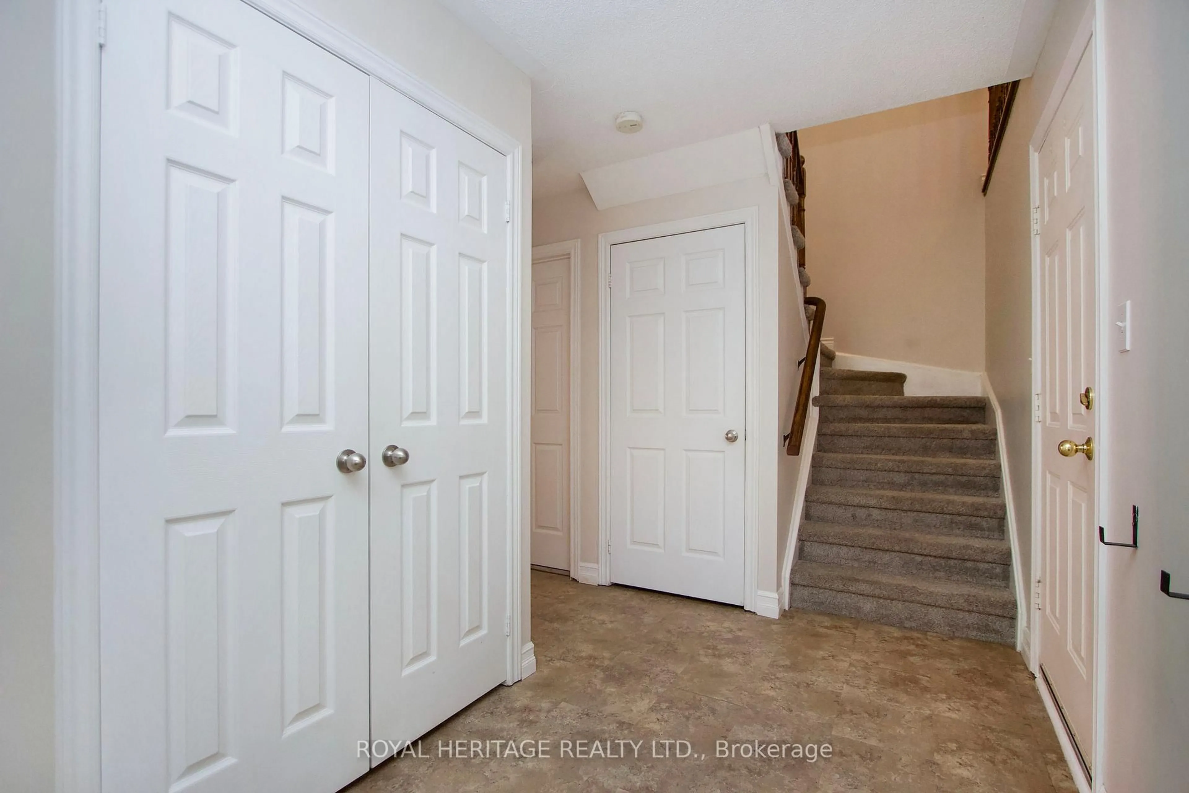 Indoor entryway for 55 Hearthstone Cres, Clarington Ontario L1E 2X8