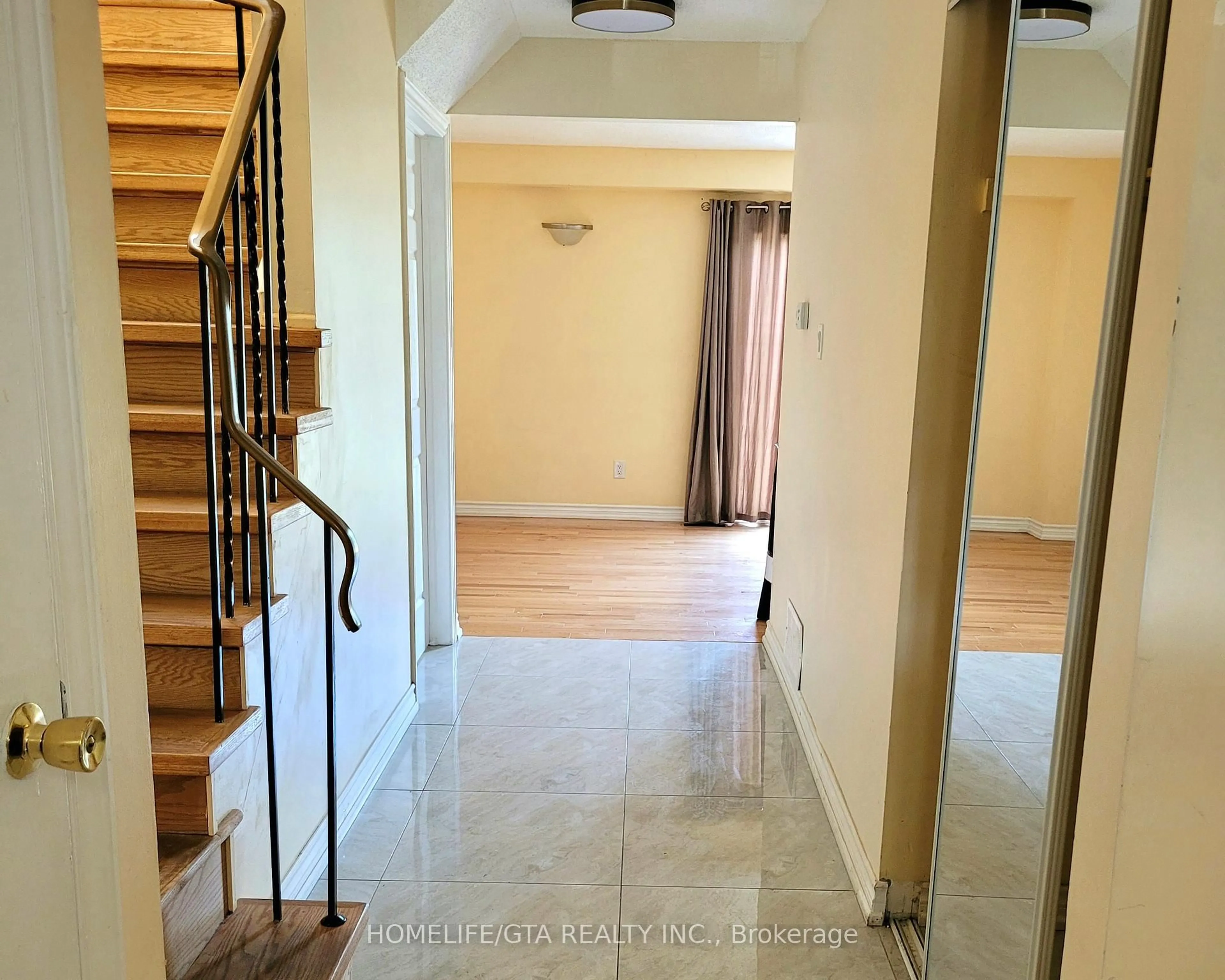 Indoor foyer for 16 Troutbeck Ave, Toronto Ontario M1B 4K5