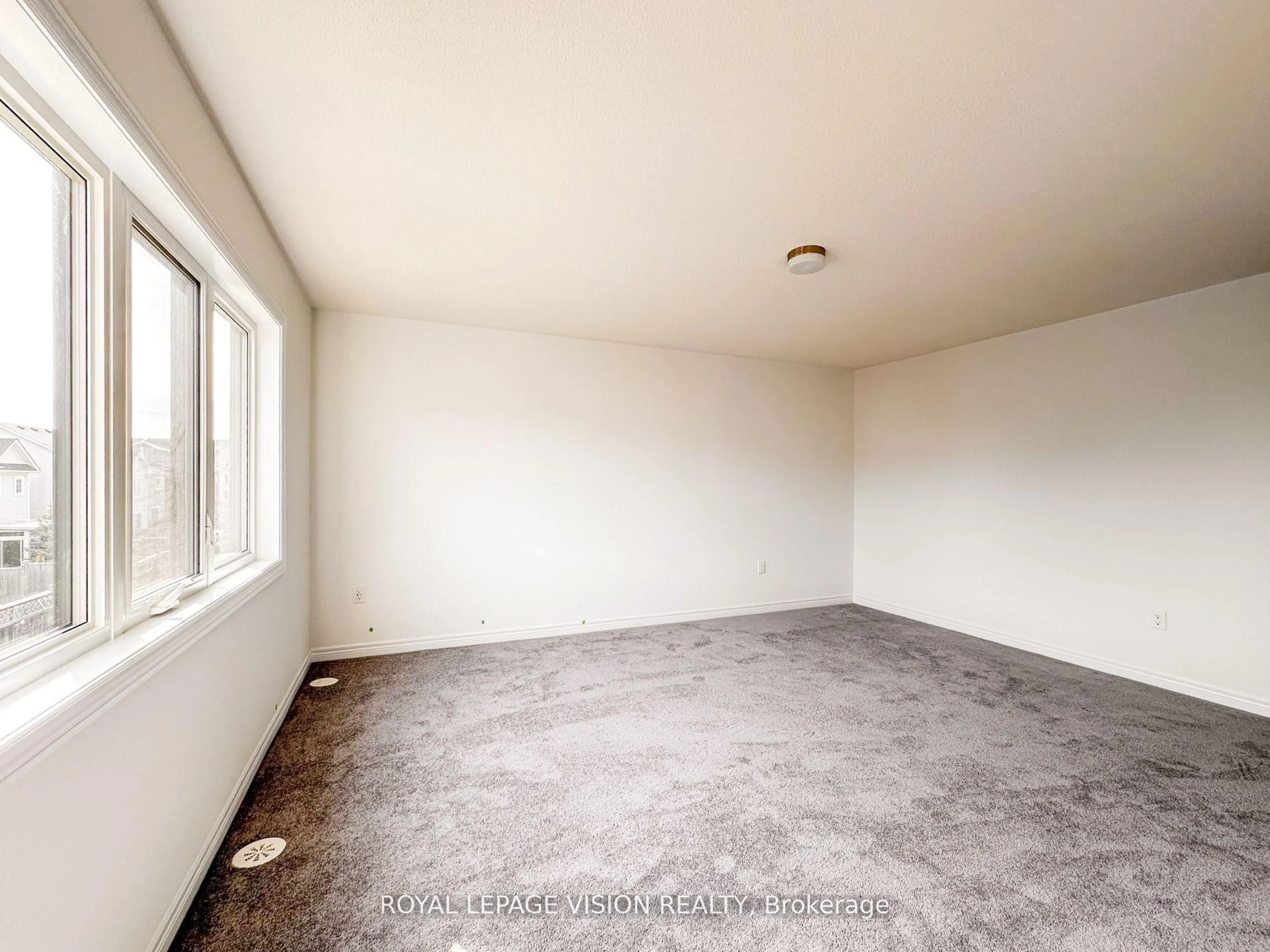 A pic of a room for 21 Sorbara Way, Whitby Ontario L1M 0M4