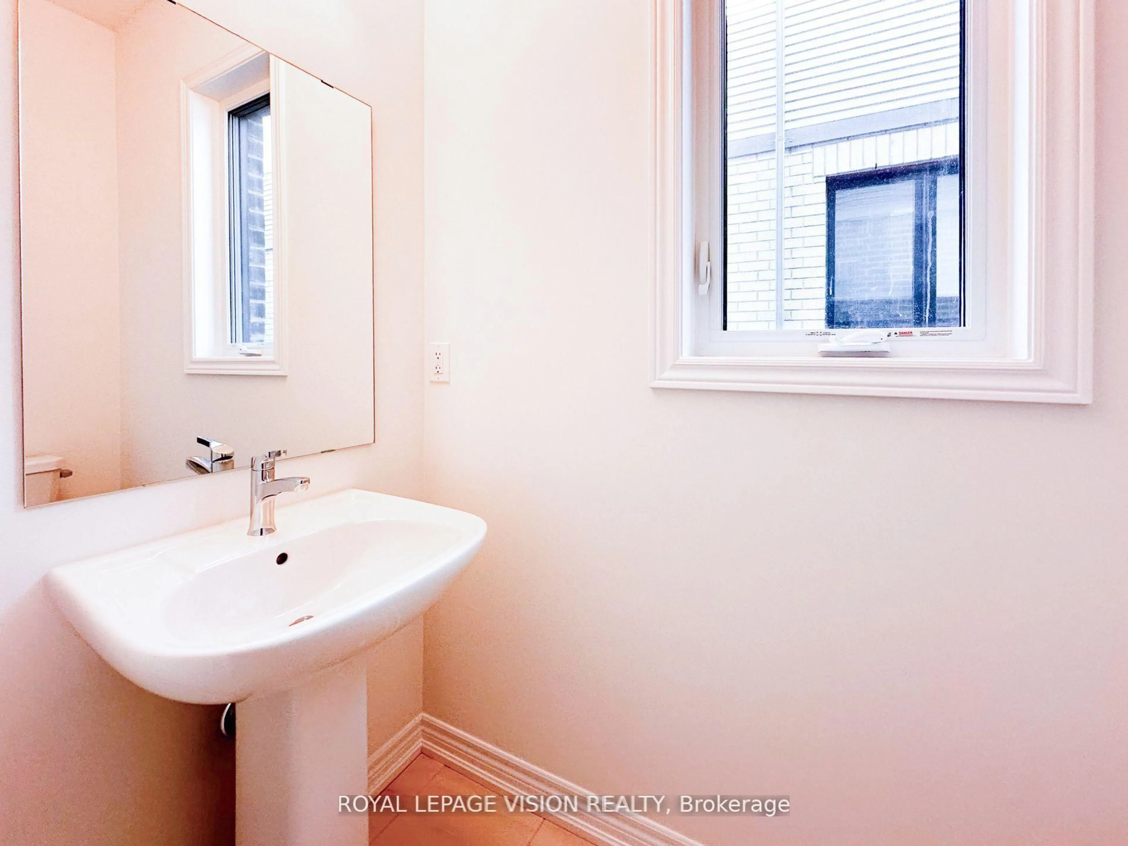 Standard bathroom, unknown for 21 Sorbara Way, Whitby Ontario L1M 0M4