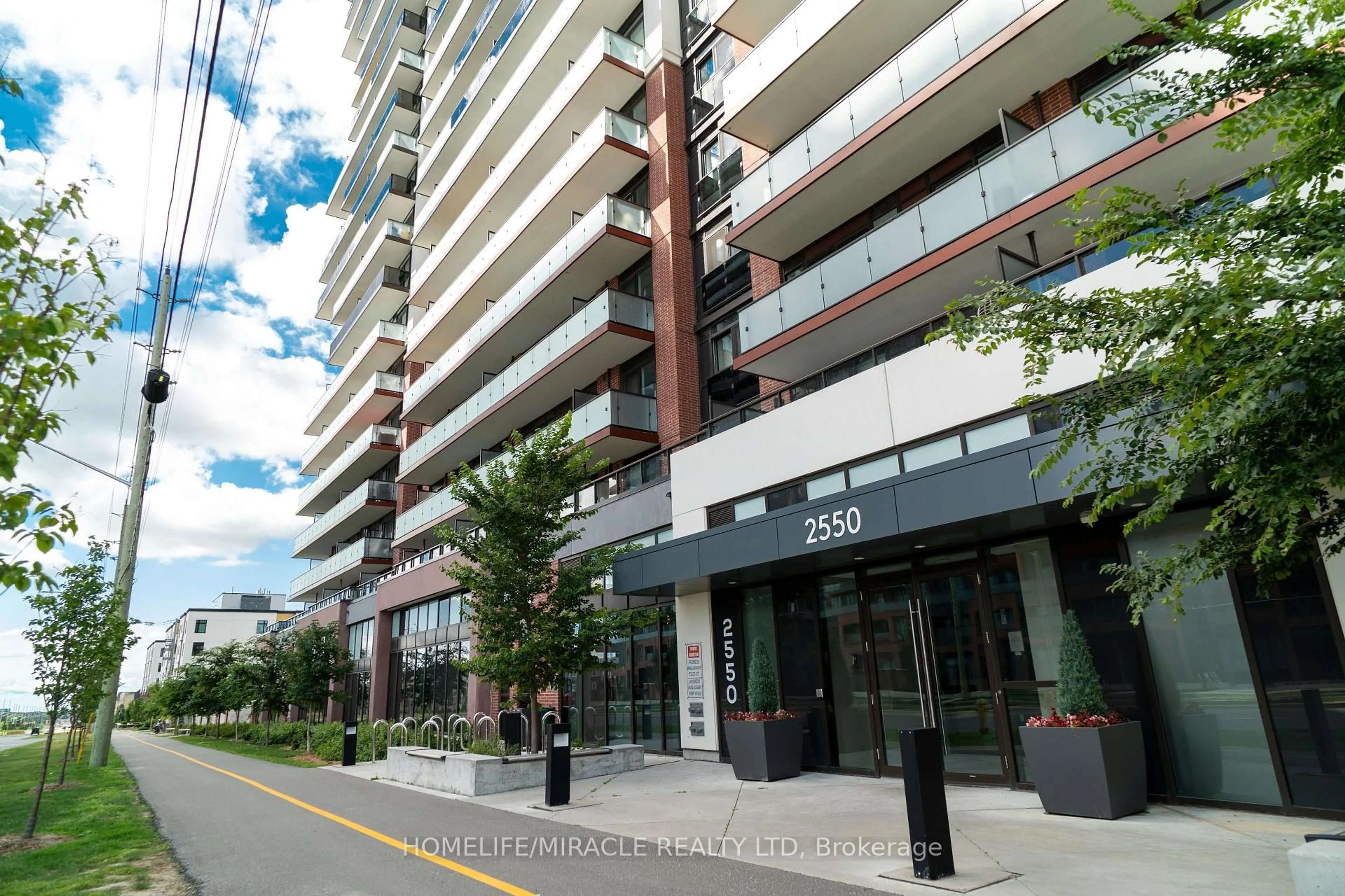 Patio, street for 2550 Simcoe St ##2419, Oshawa Ontario L1L 0R5