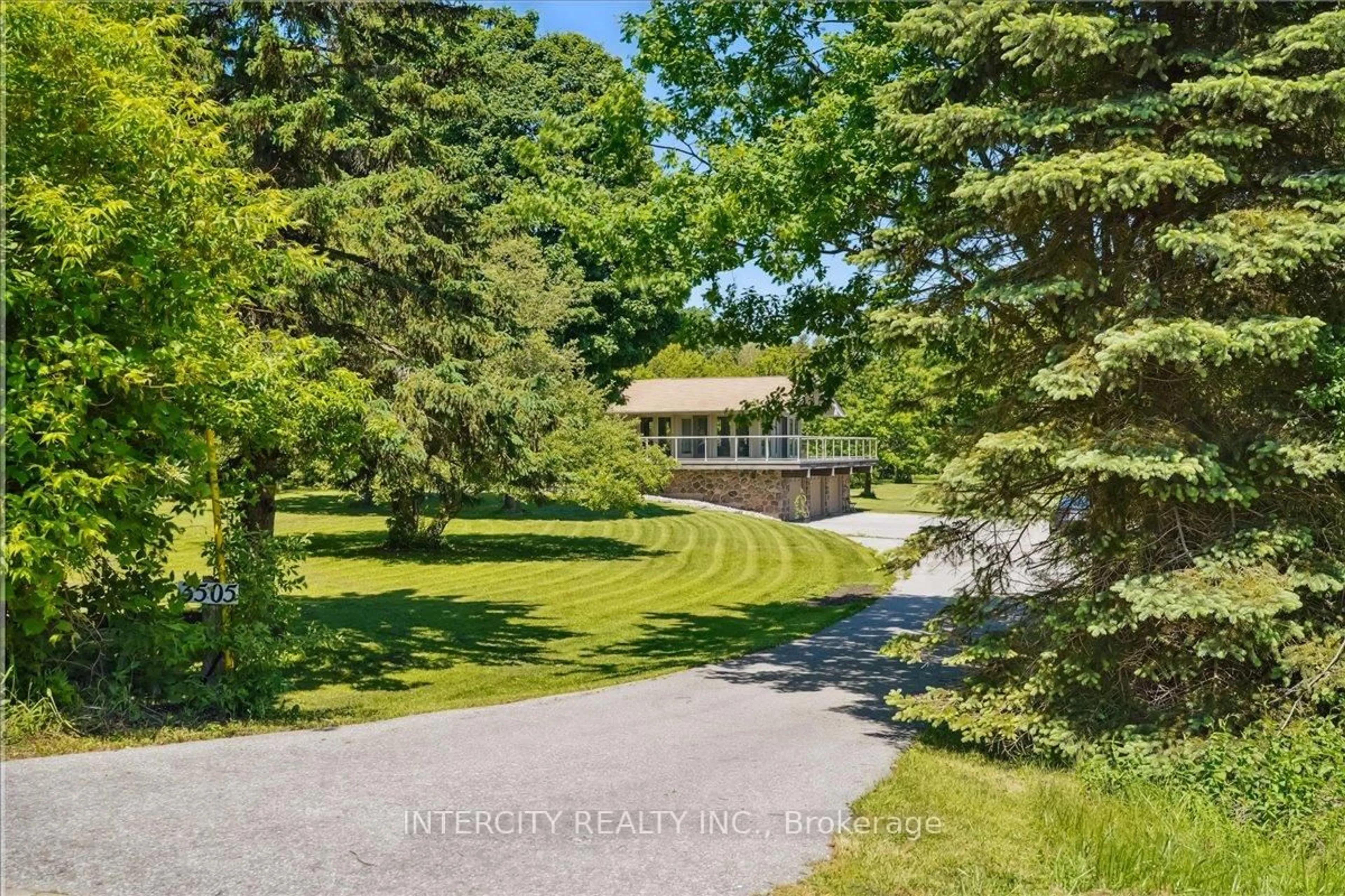 A pic from outside/outdoor area/front of a property/back of a property/a pic from drone, water/lake/river/ocean view for 3505 Cochrane St, Whitby Ontario L1R 2P2