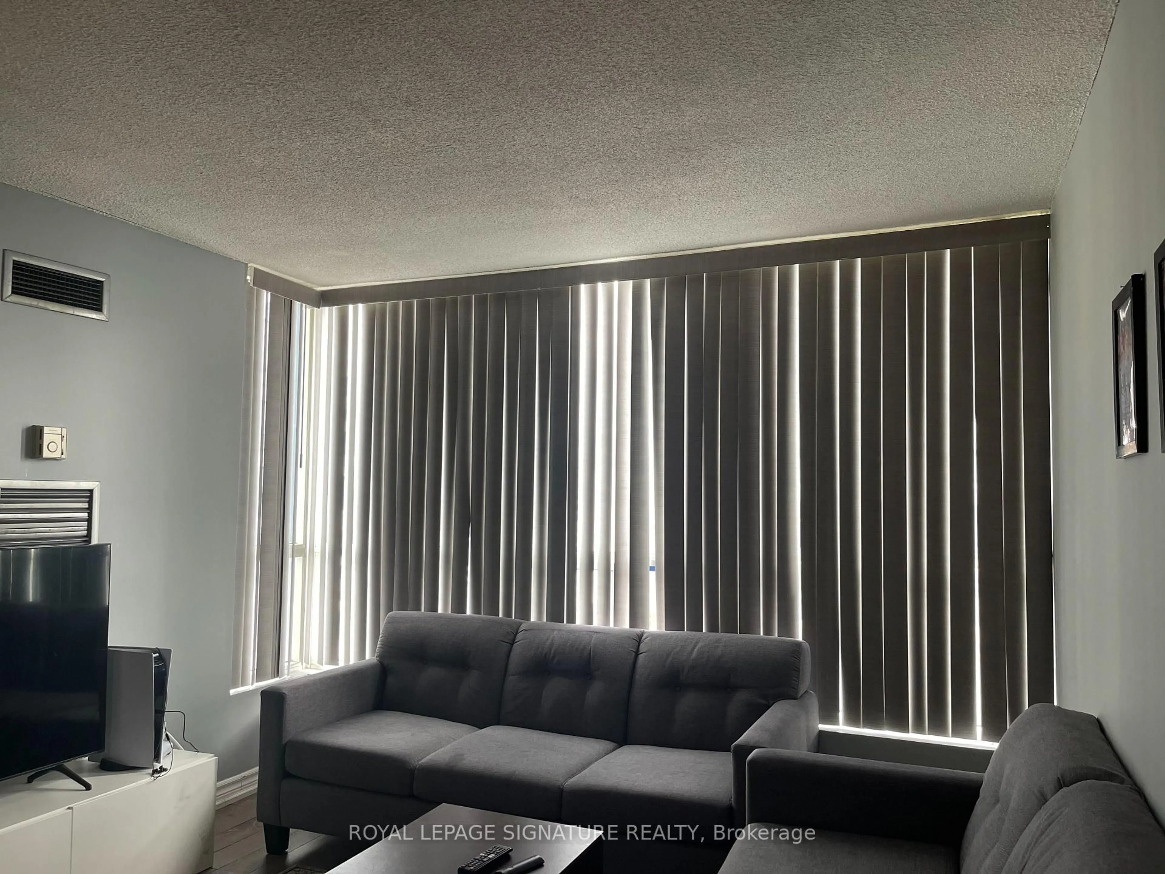 A pic of a room for 3050 Ellesmere Rd #1604, Toronto Ontario M1E 5E6