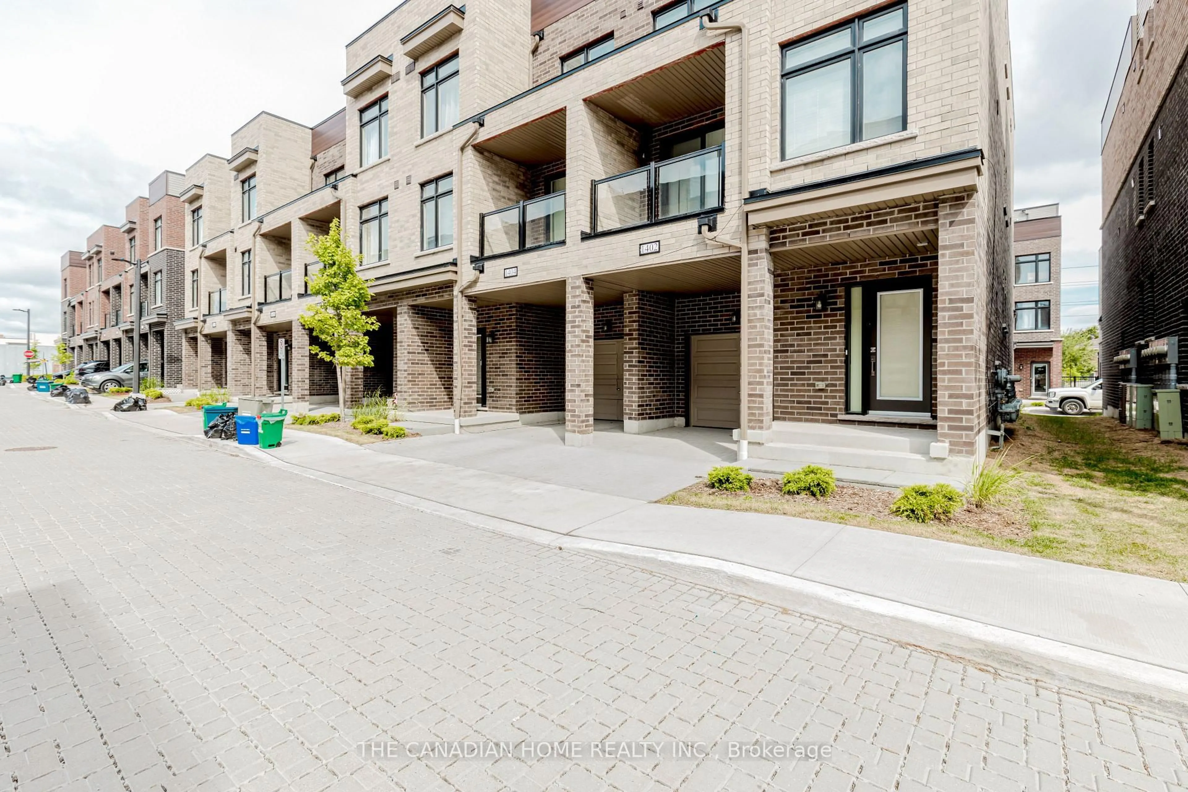Patio, street for 1865 Pickering Pkwy #1402, Pickering Ontario L1V 0H2