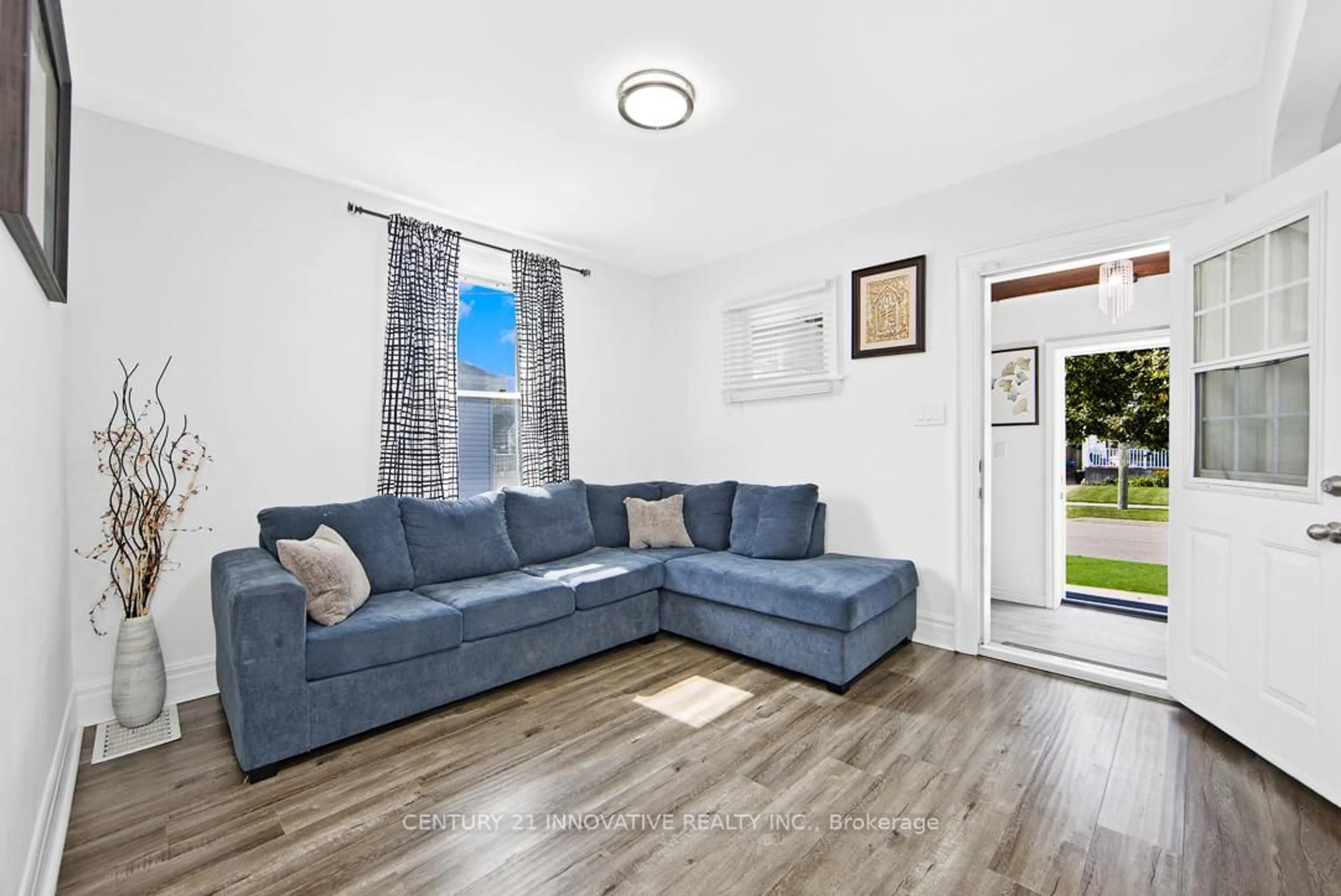 Living room with furniture, unknown for 219 Verdun Rd, Oshawa Ontario L1H 5T1