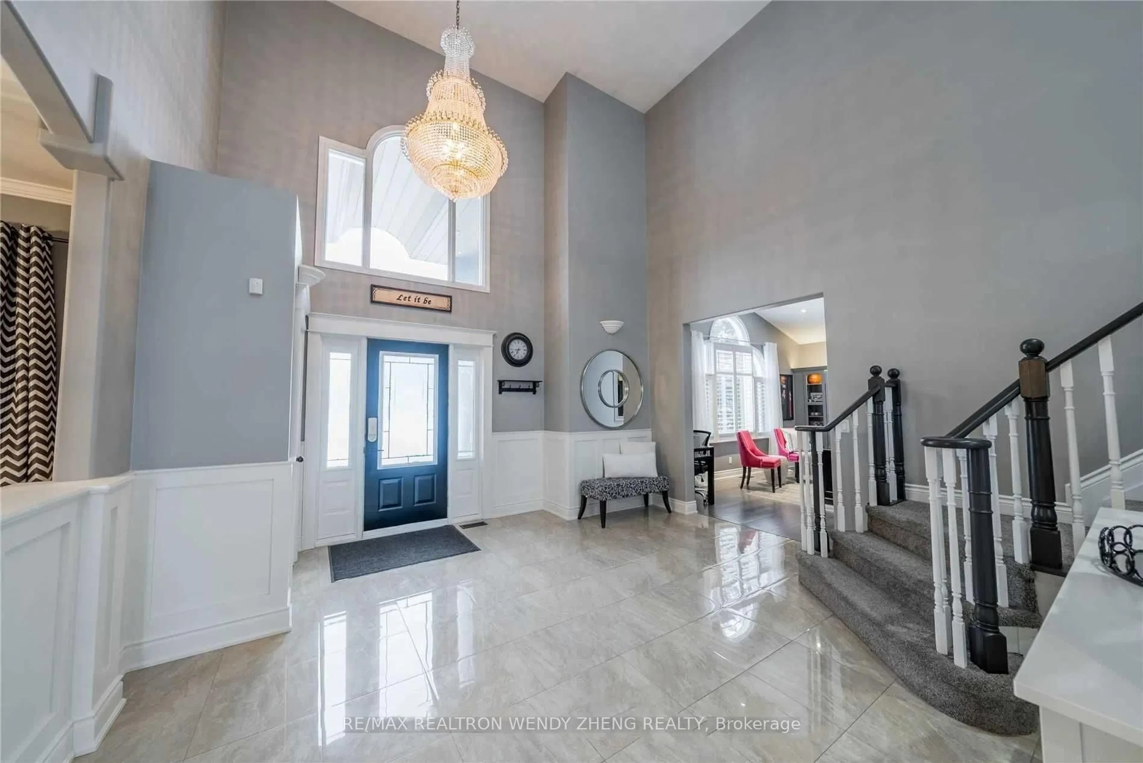 Indoor foyer for 99 Hurd St, Oshawa Ontario L1H 7K4