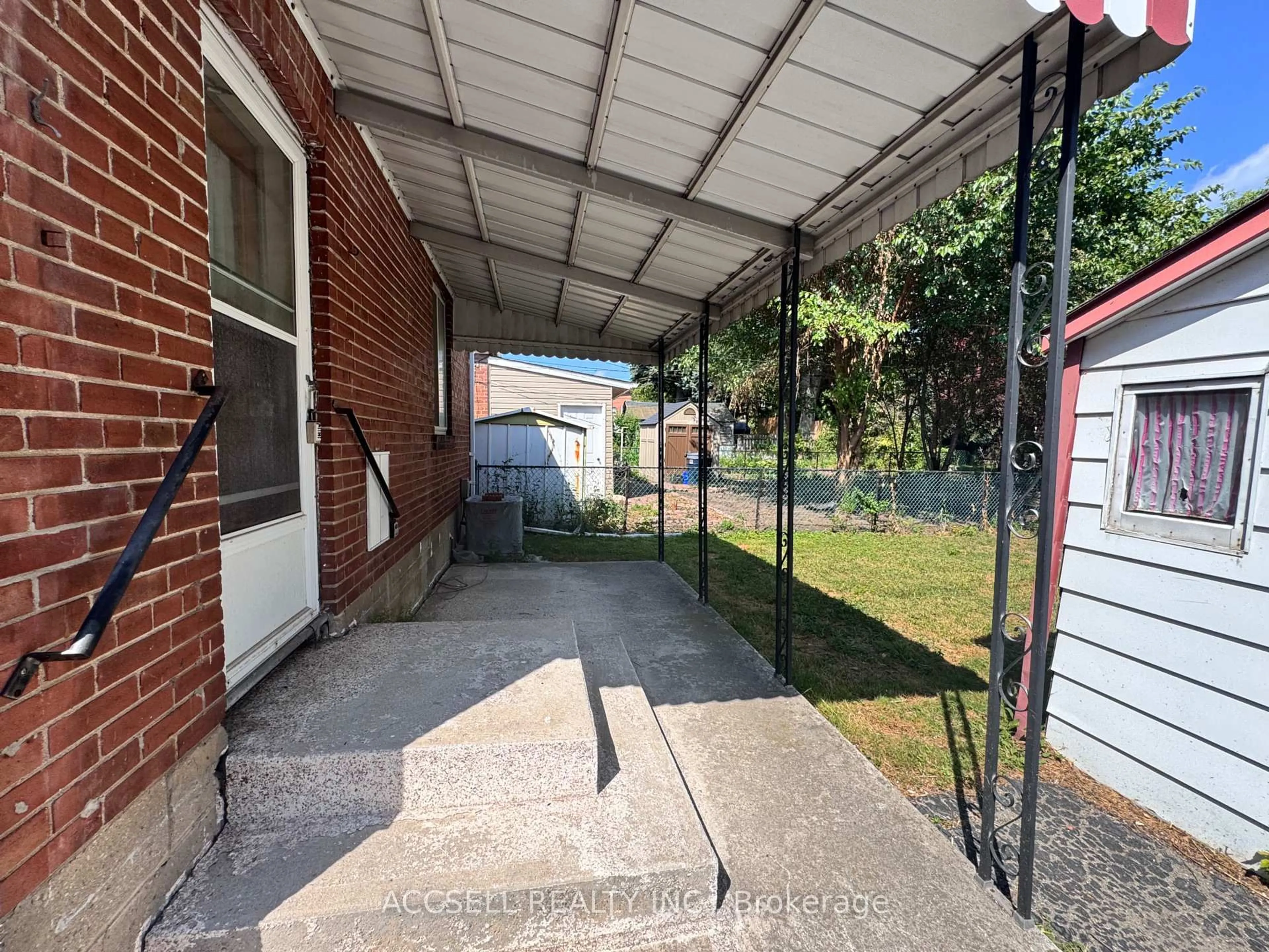 Patio, street for 493 Dawes Rd, Toronto Ontario M4B 2G5
