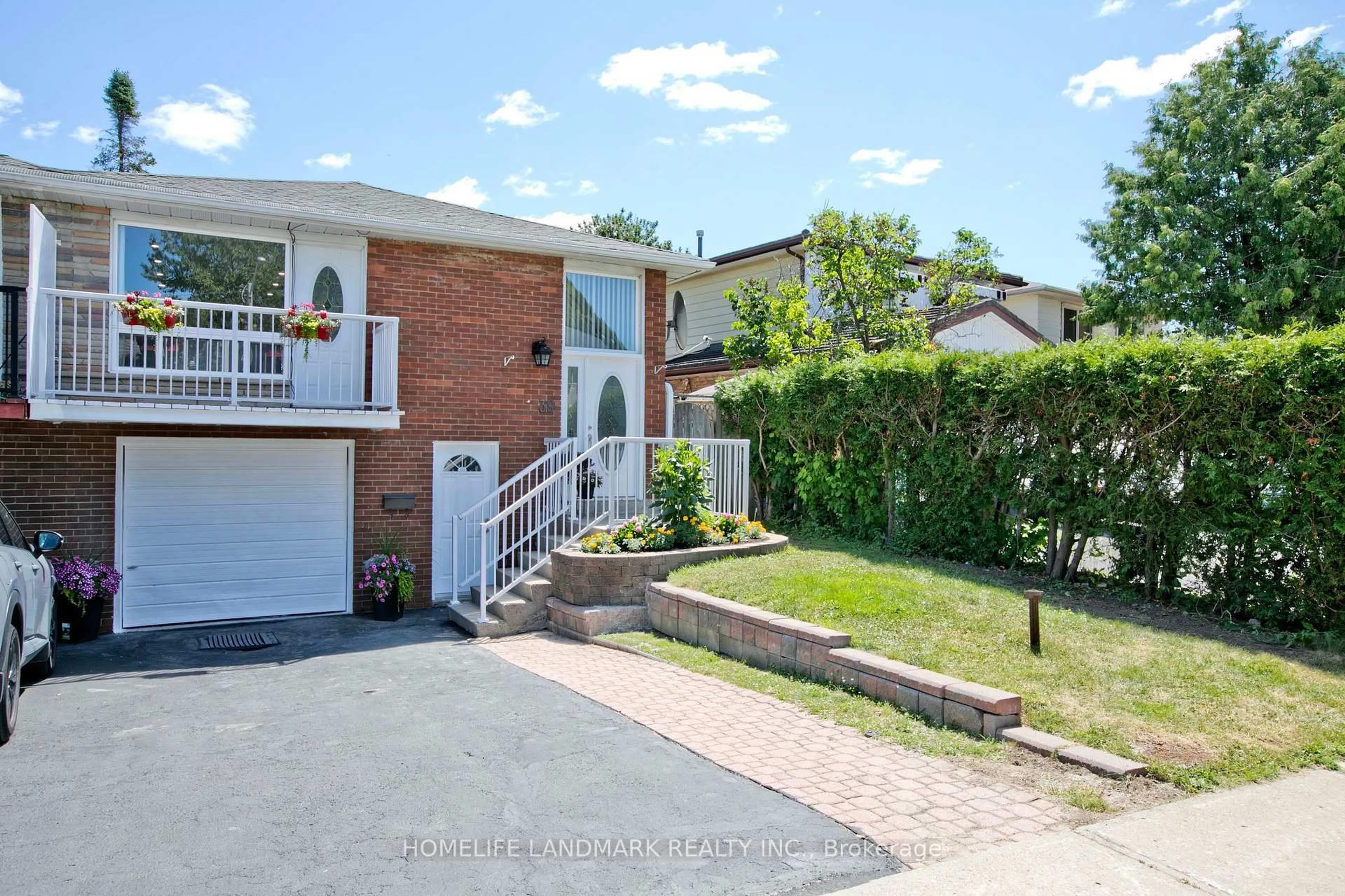Home with brick exterior material, street for 39 La Peer Blvd, Toronto Ontario M1W 2H3