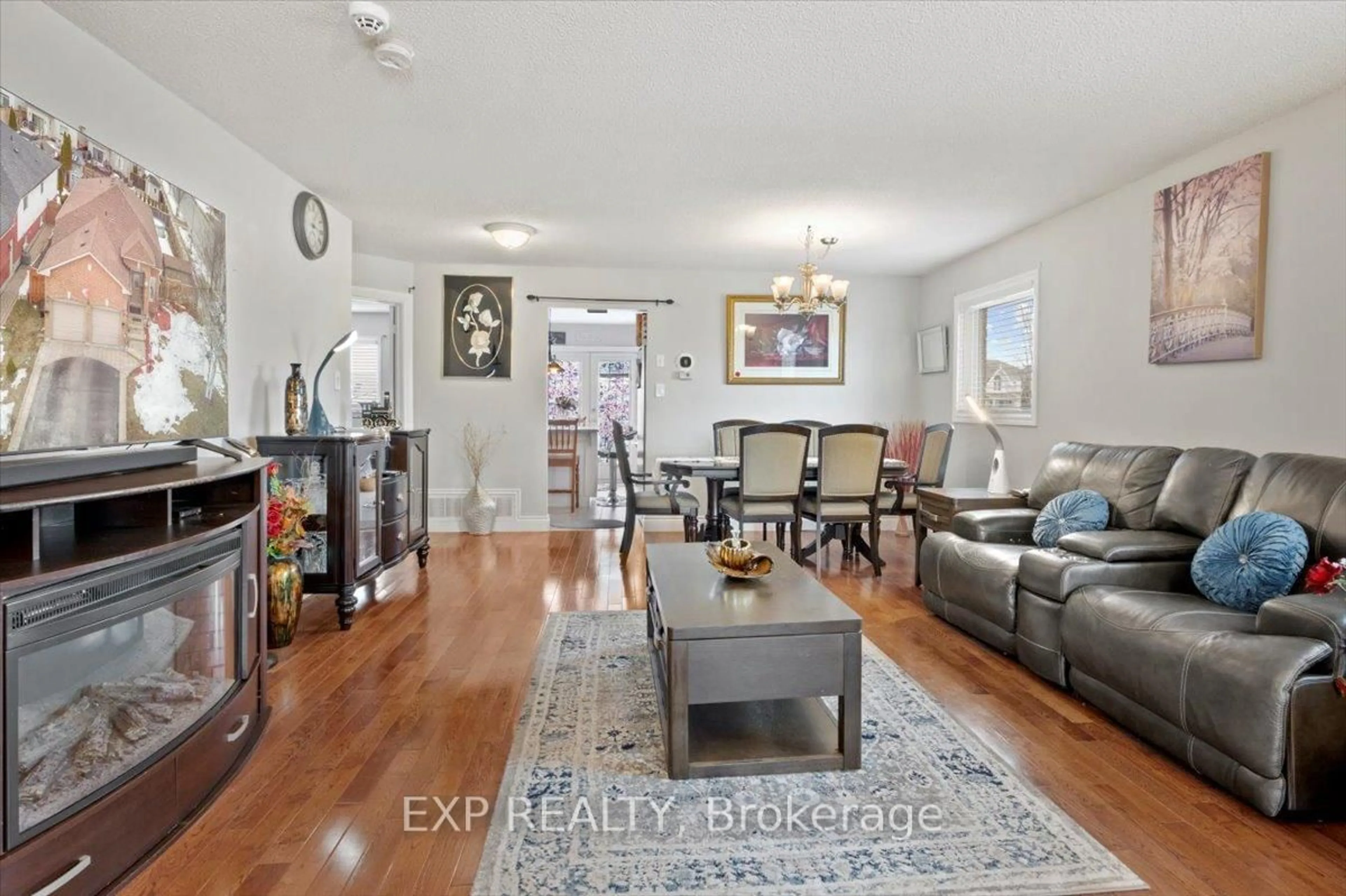 Living room with furniture, unknown for 16 Goodwin Ave, Clarington Ontario L1C 4Z4