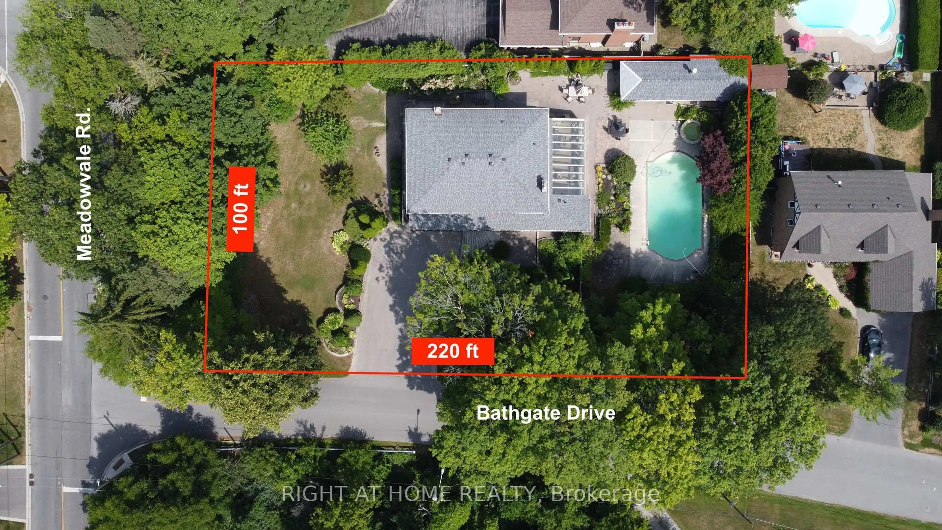 A pic from outside/outdoor area/front of a property/back of a property/a pic from drone, street for 175 Bathgate Dr, Toronto Ontario M1C 1T4