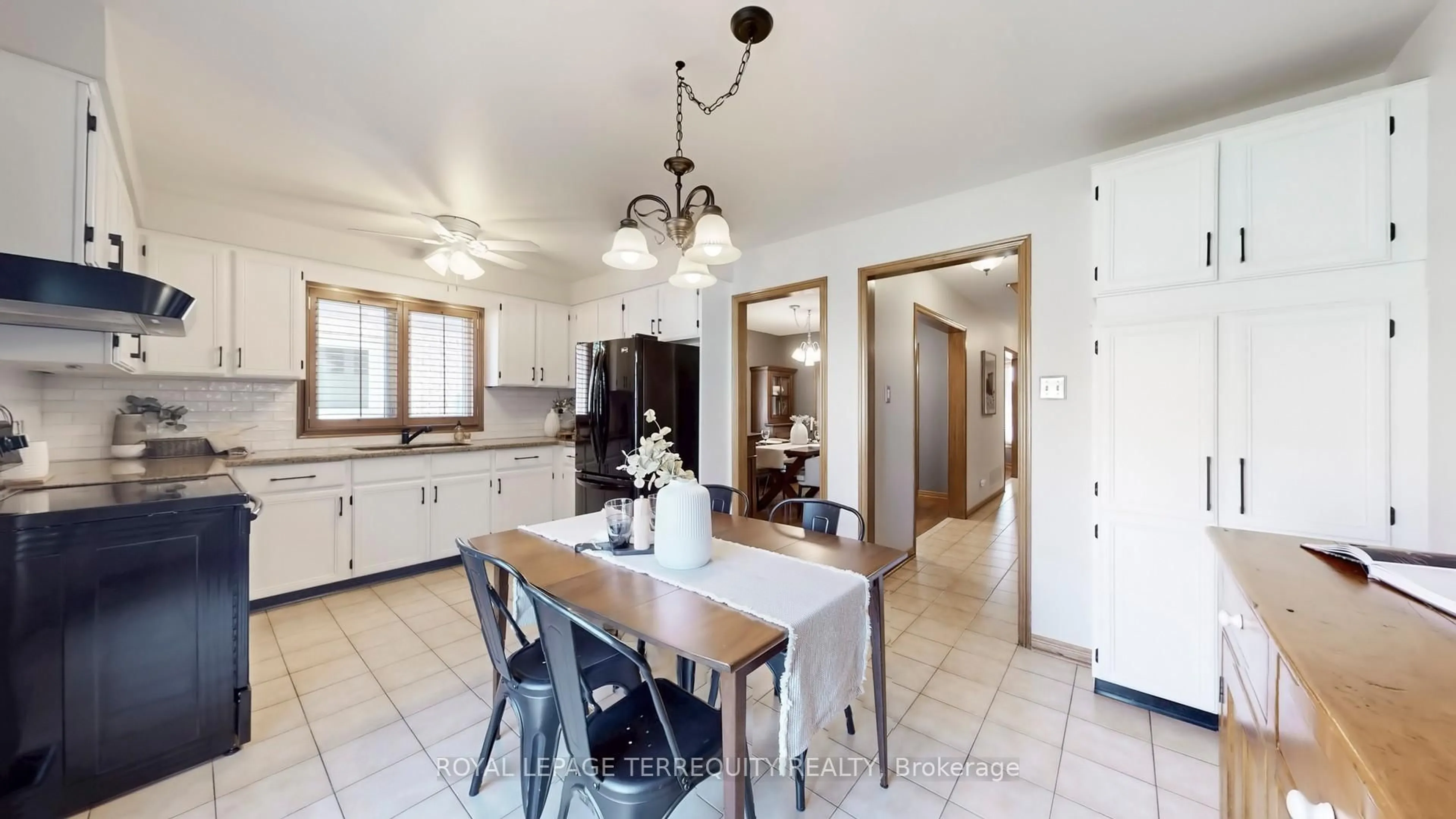 Open concept kitchen, ceramic/tile floor for 31 Waller St, Whitby Ontario L1R 1Z8