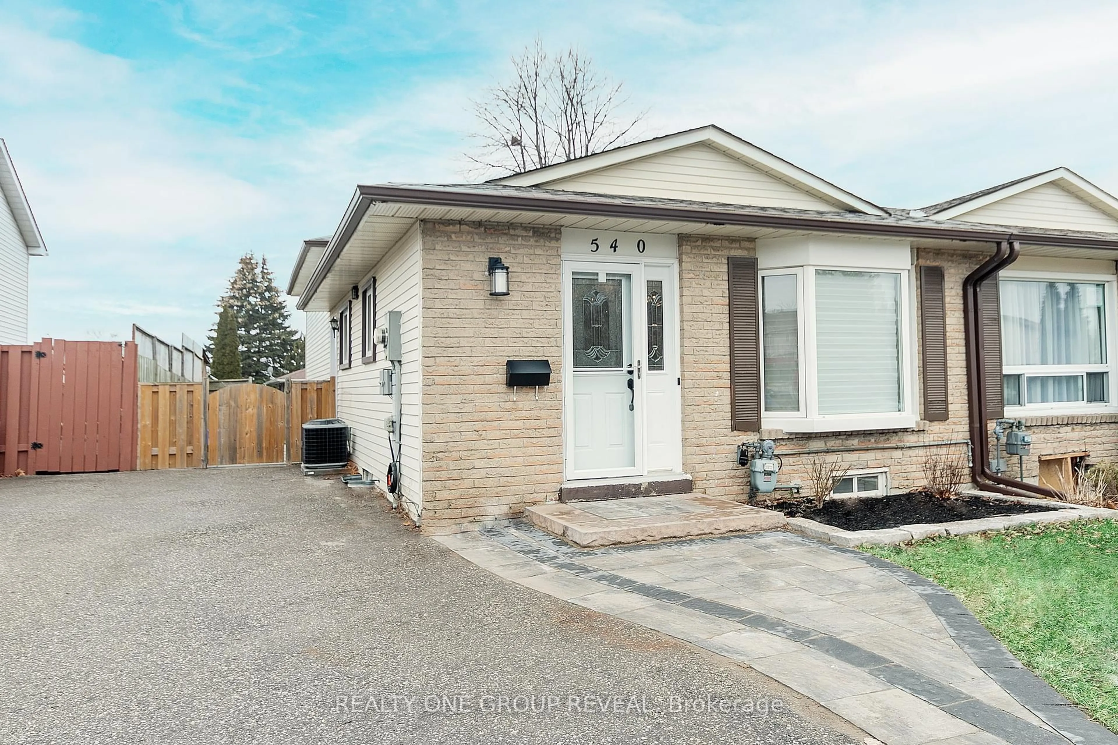 Home with brick exterior material, street for 540 Muirfield St, Oshawa Ontario L1H 8G4