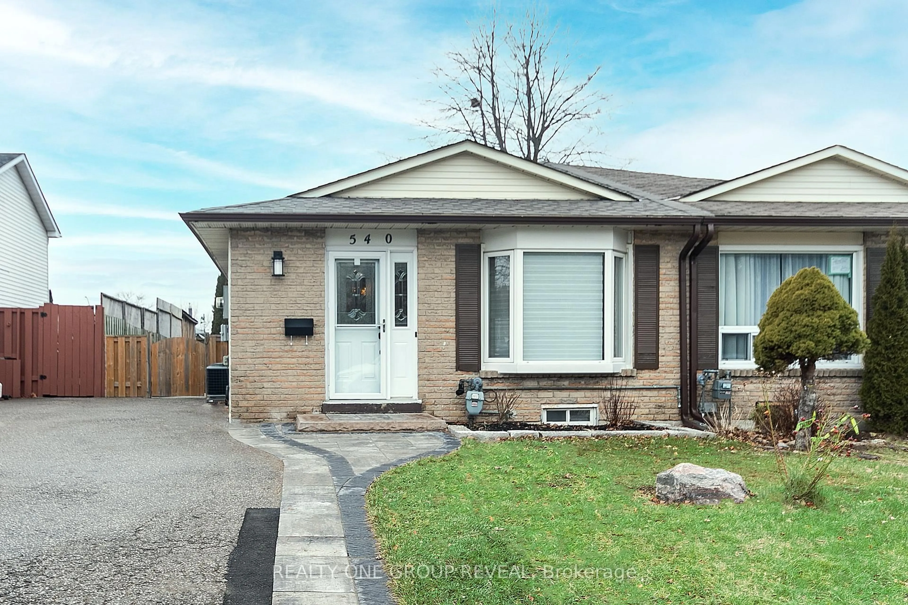 Home with brick exterior material, street for 540 Muirfield St, Oshawa Ontario L1H 8G4