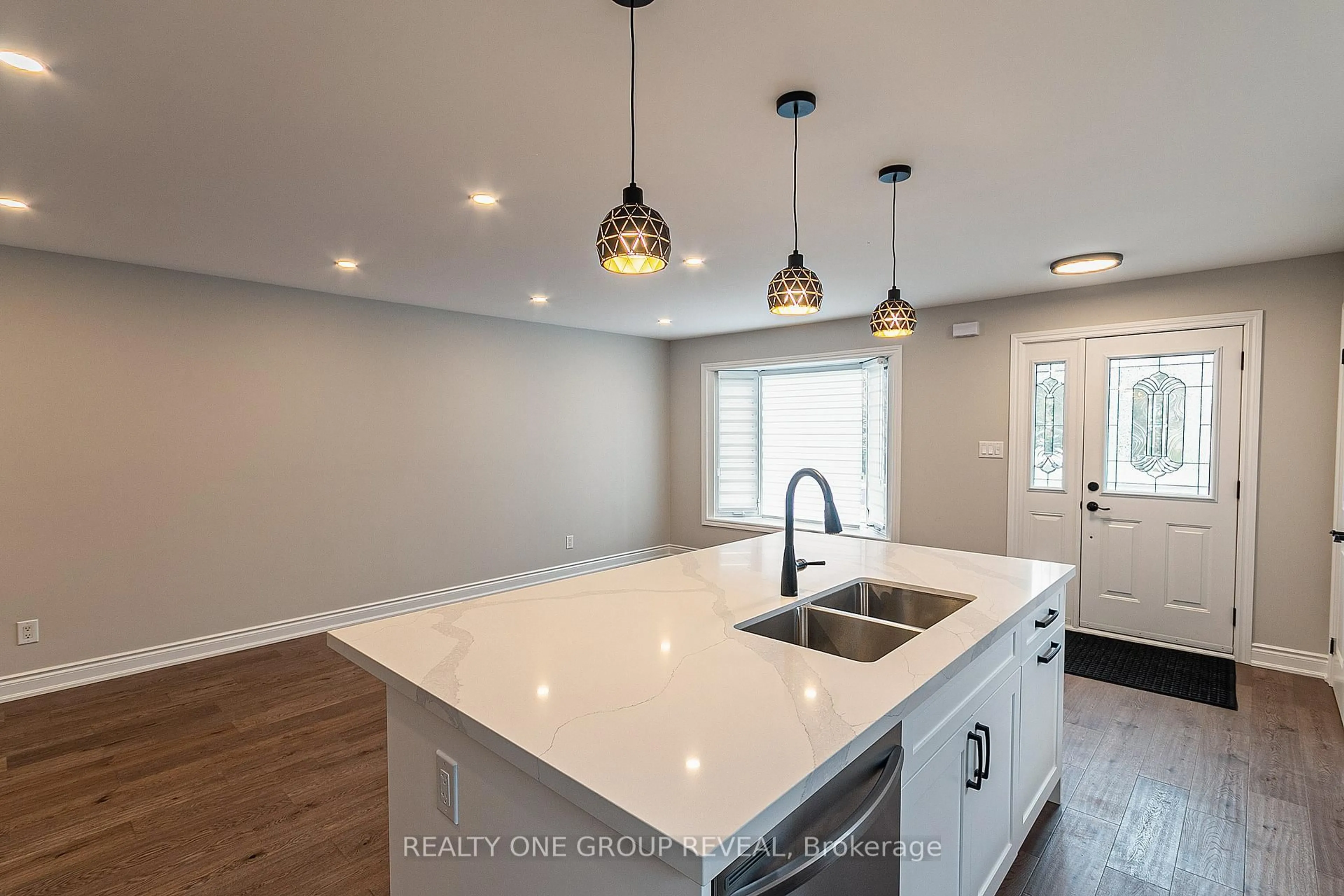 Open concept kitchen, unknown for 540 Muirfield St, Oshawa Ontario L1H 8G4