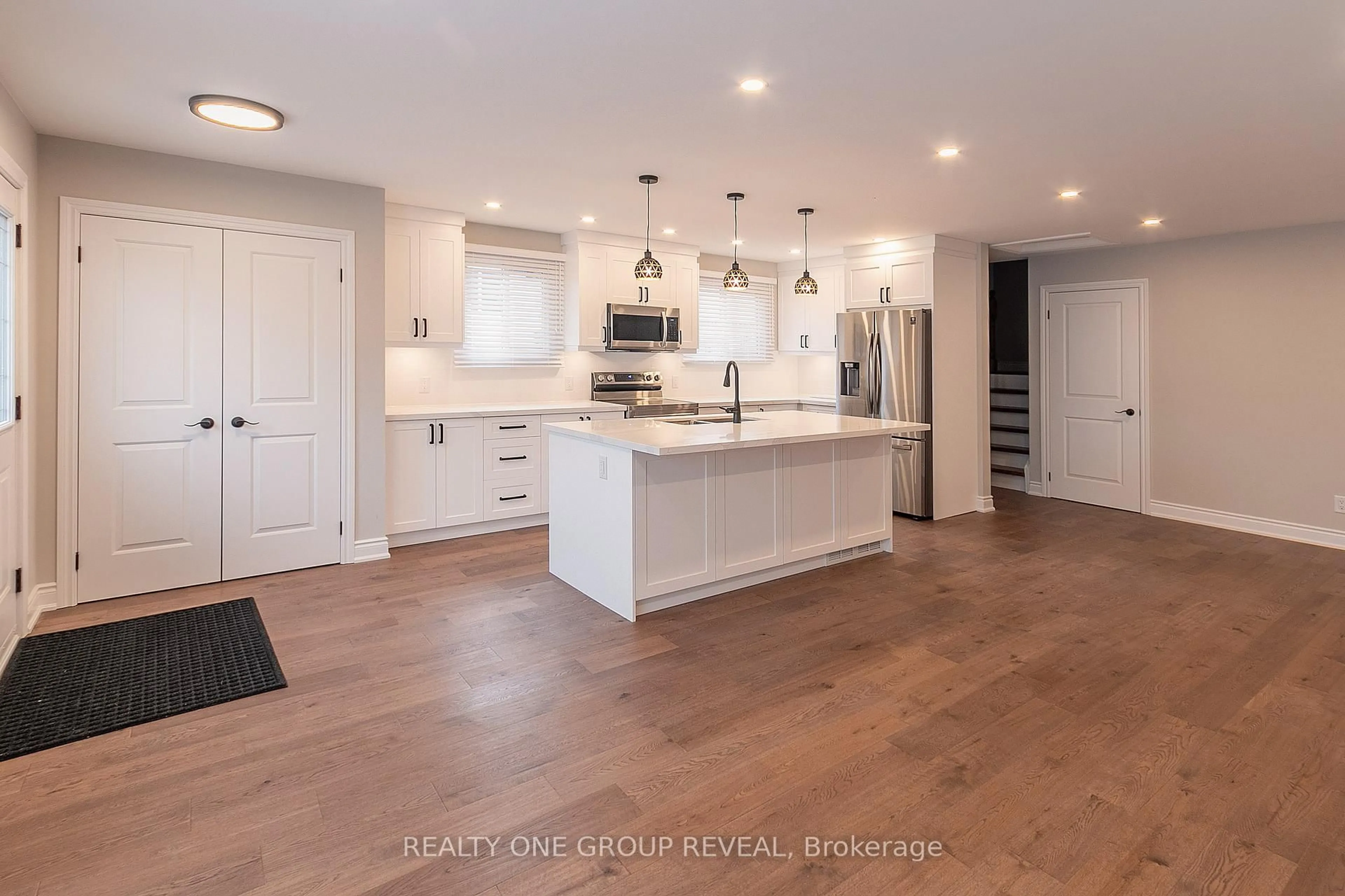 Open concept kitchen, unknown for 540 Muirfield St, Oshawa Ontario L1H 8G4