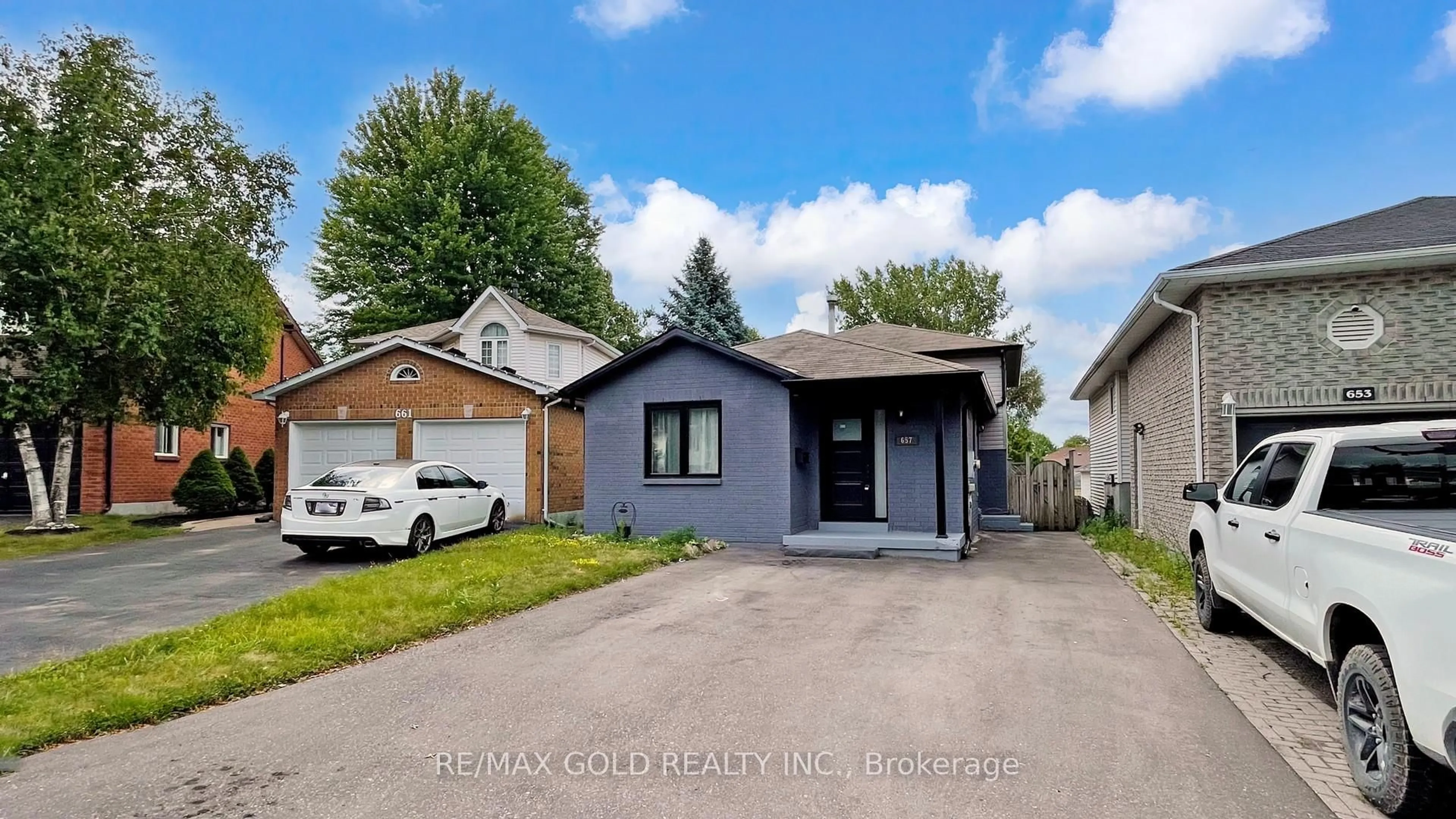 Home with vinyl exterior material, street for 657 Idylwood Crt, Oshawa Ontario L1K 2G7