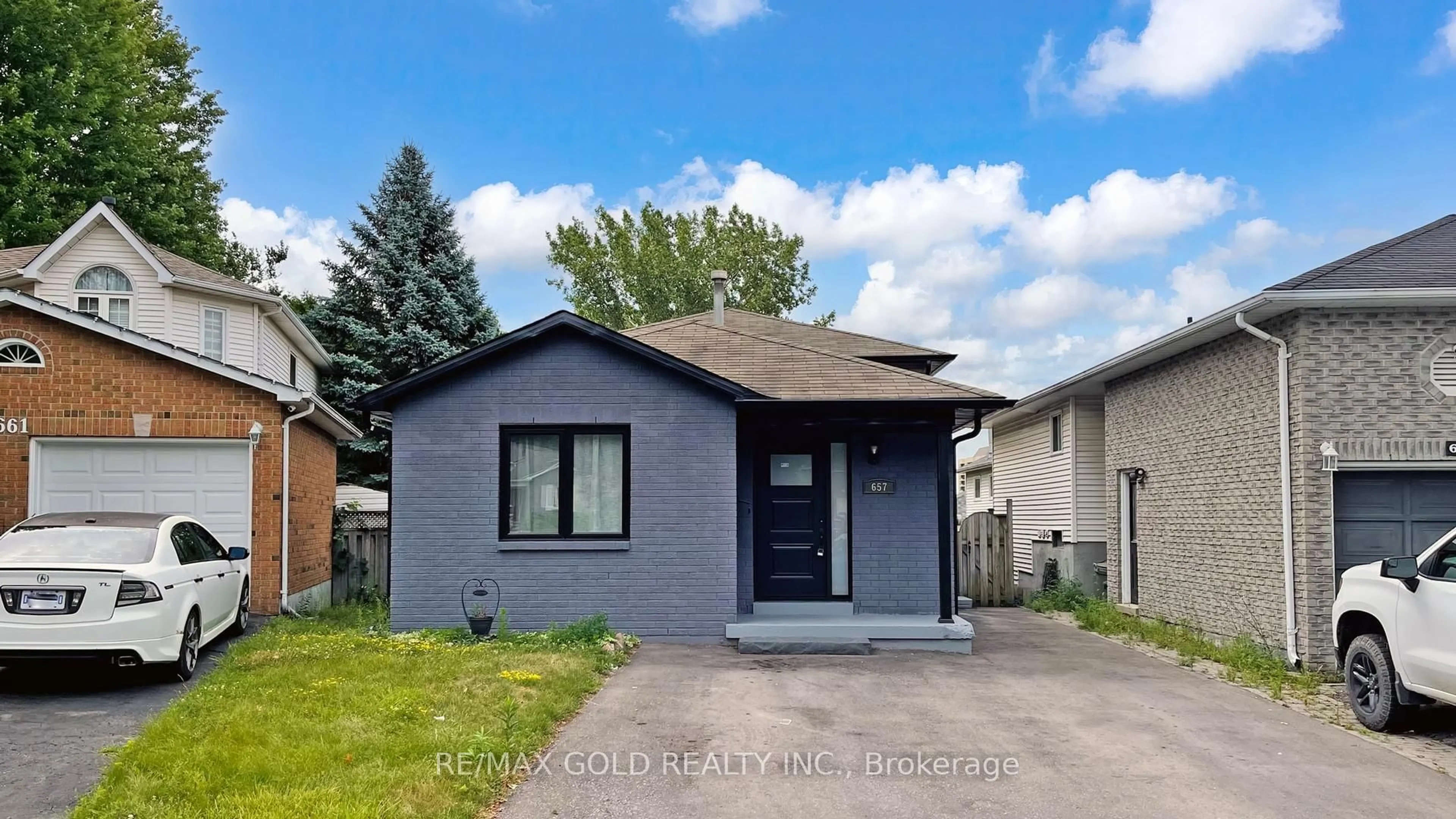 Home with vinyl exterior material, street for 657 Idylwood Crt, Oshawa Ontario L1K 2G7