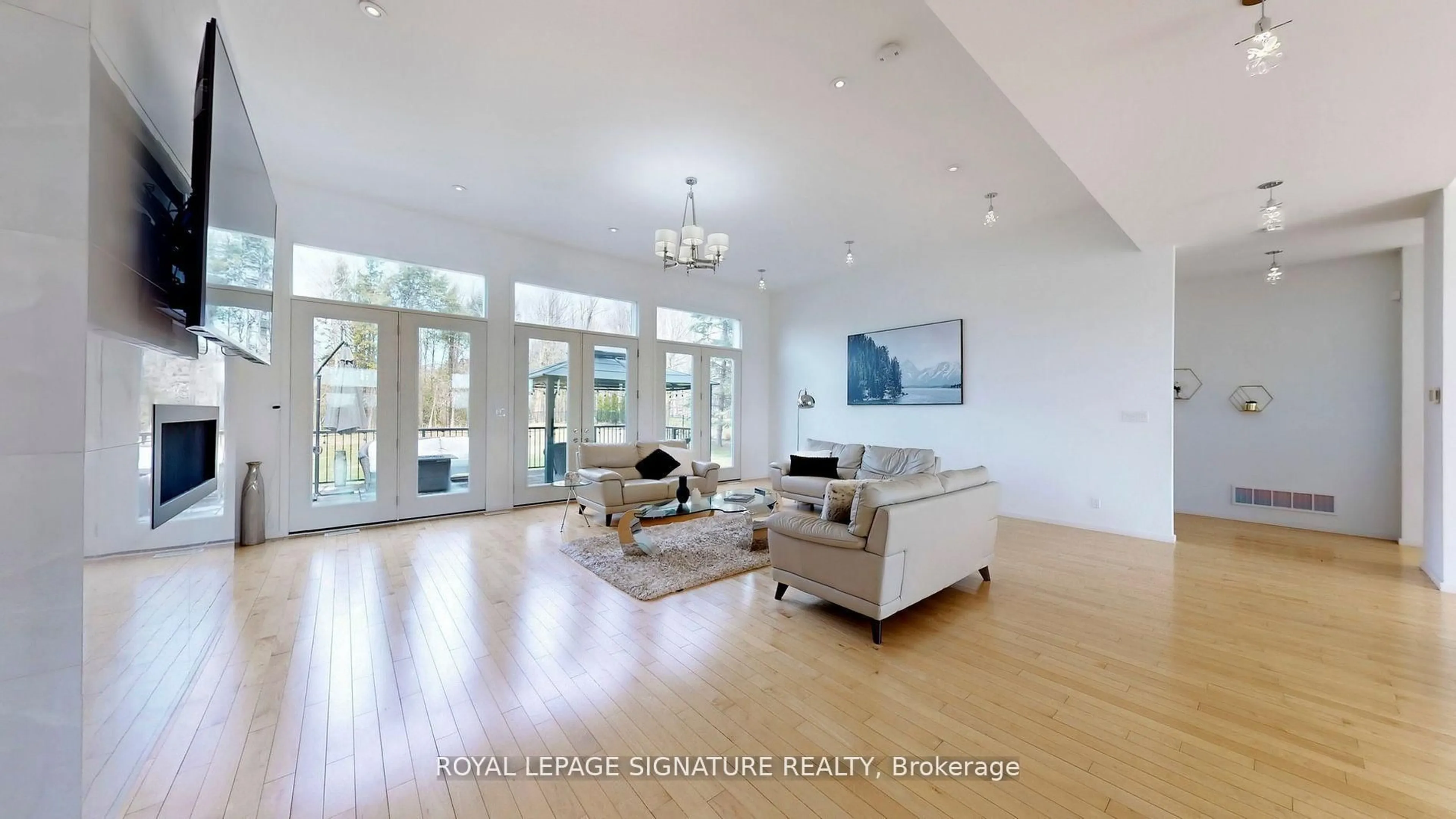 Living room with furniture, wood/laminate floor for 1507 Kodiak St, Pickering Ontario L1Y 1A8