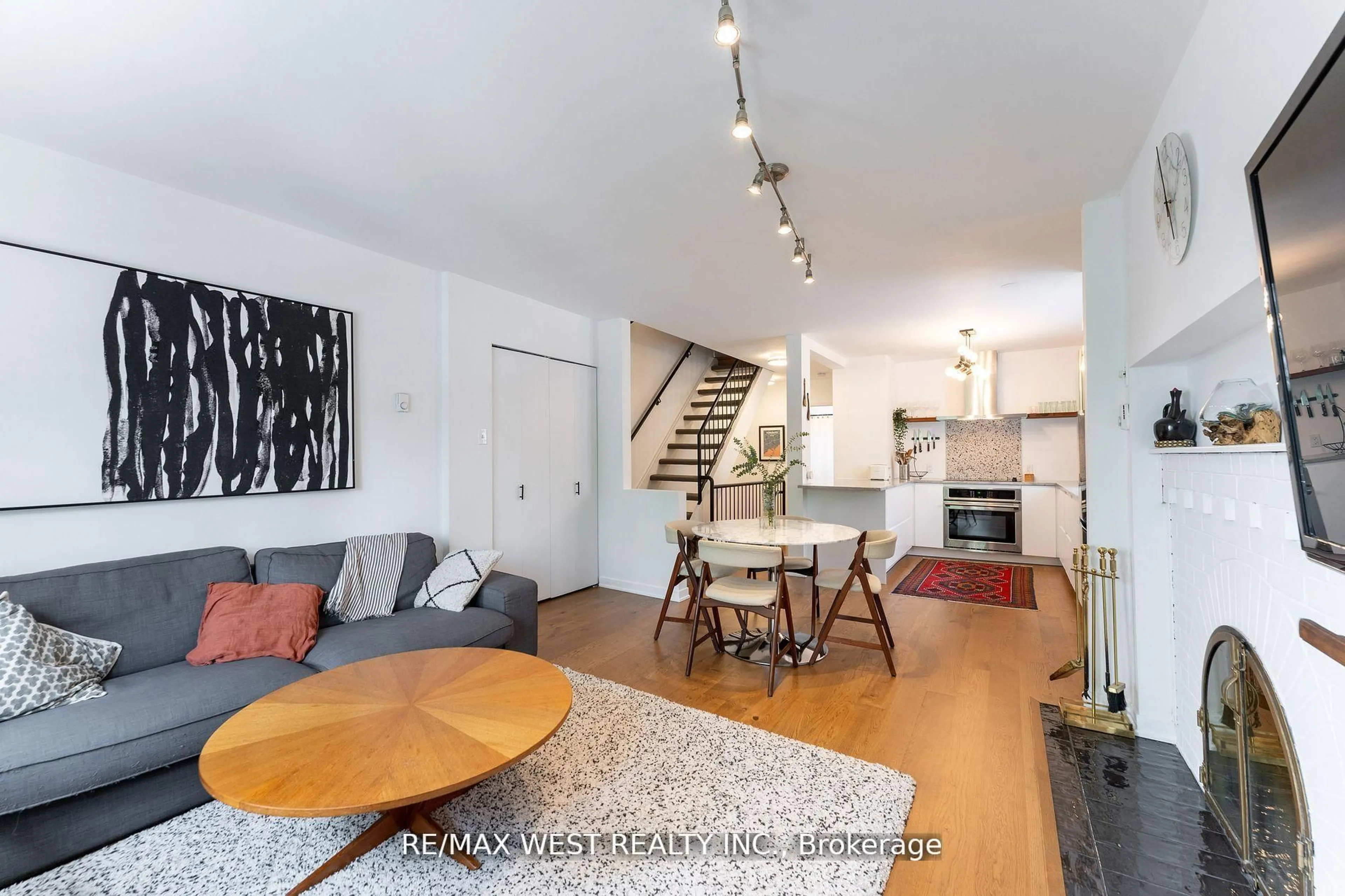 Living room with furniture, unknown for 420 Kingston Rd, Toronto Ontario M4L 1T9