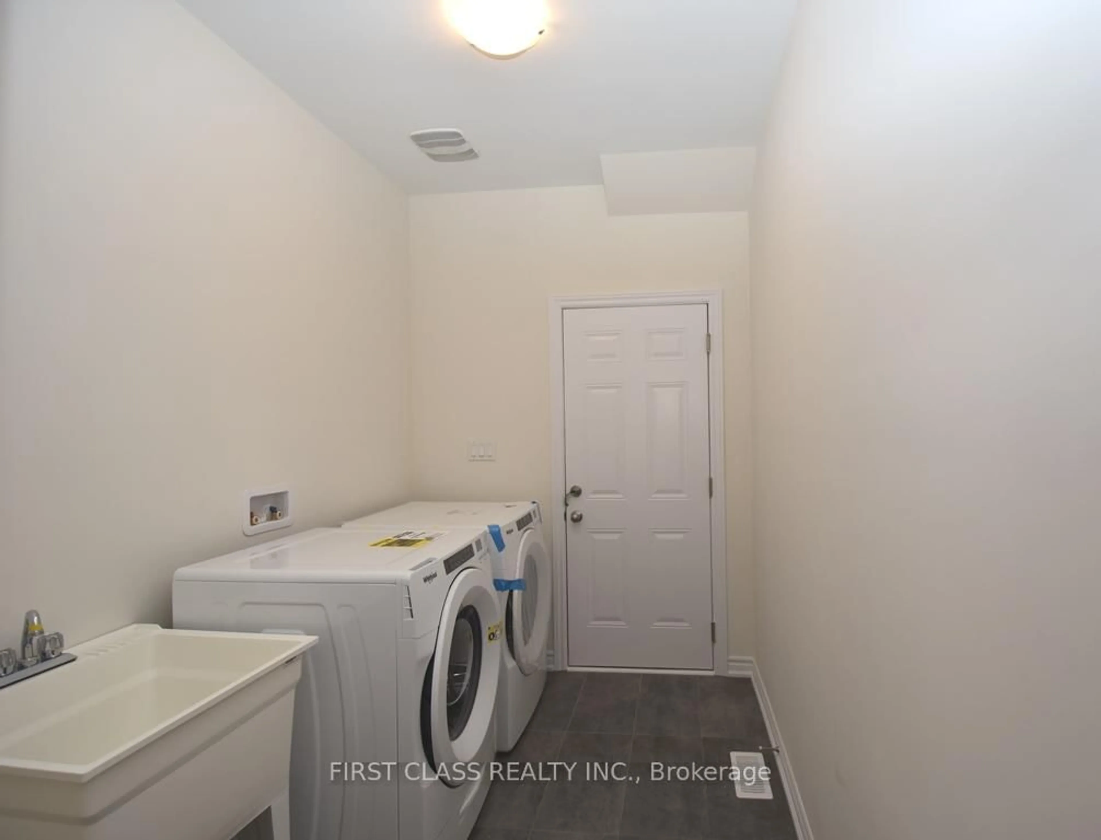 Laundry room for 44 Lake Trail Way, Whitby Ontario L1M 0M3