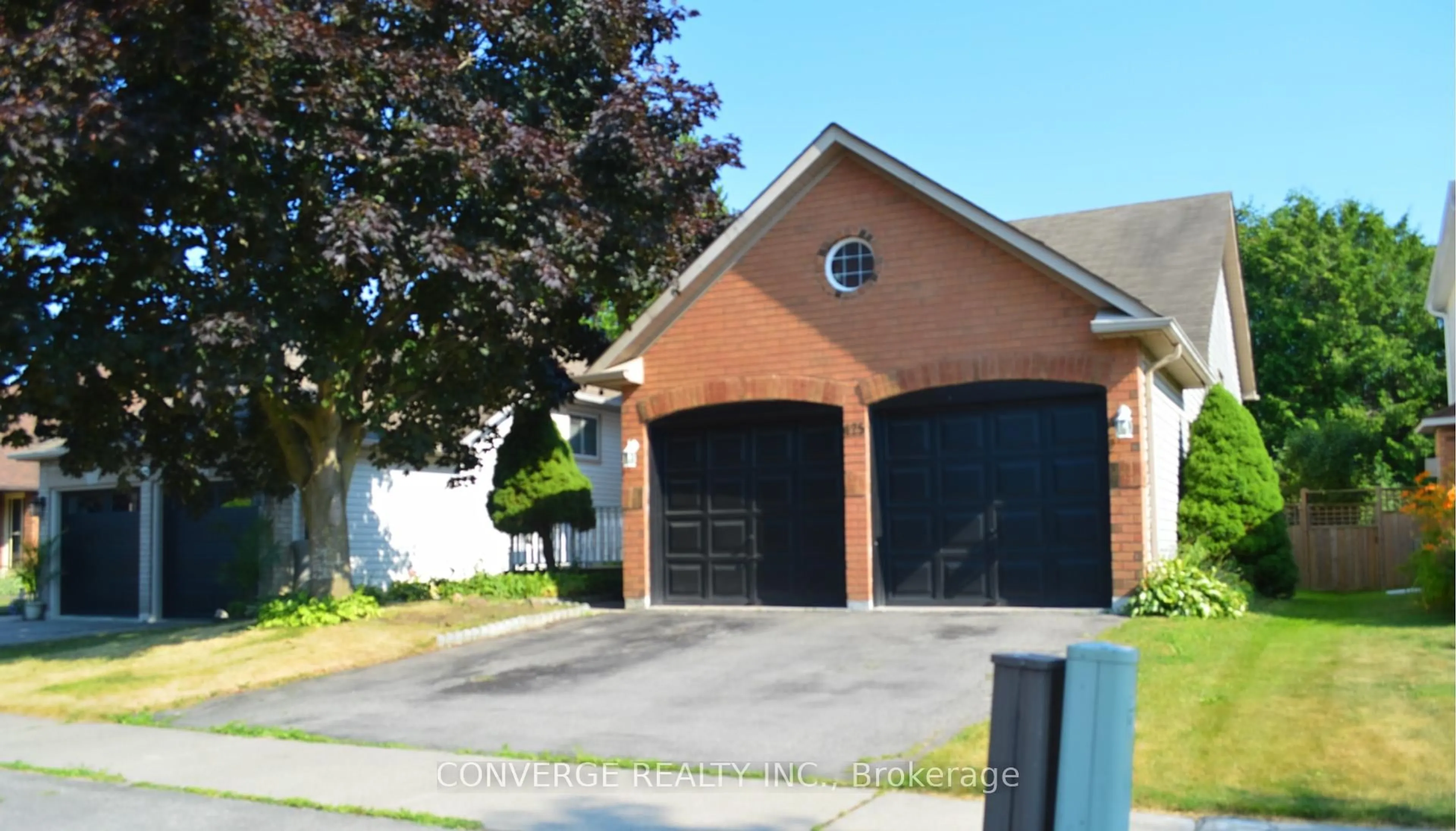 Unknown for 425 Elmwood Crt, Oshawa Ontario L1G 7X8