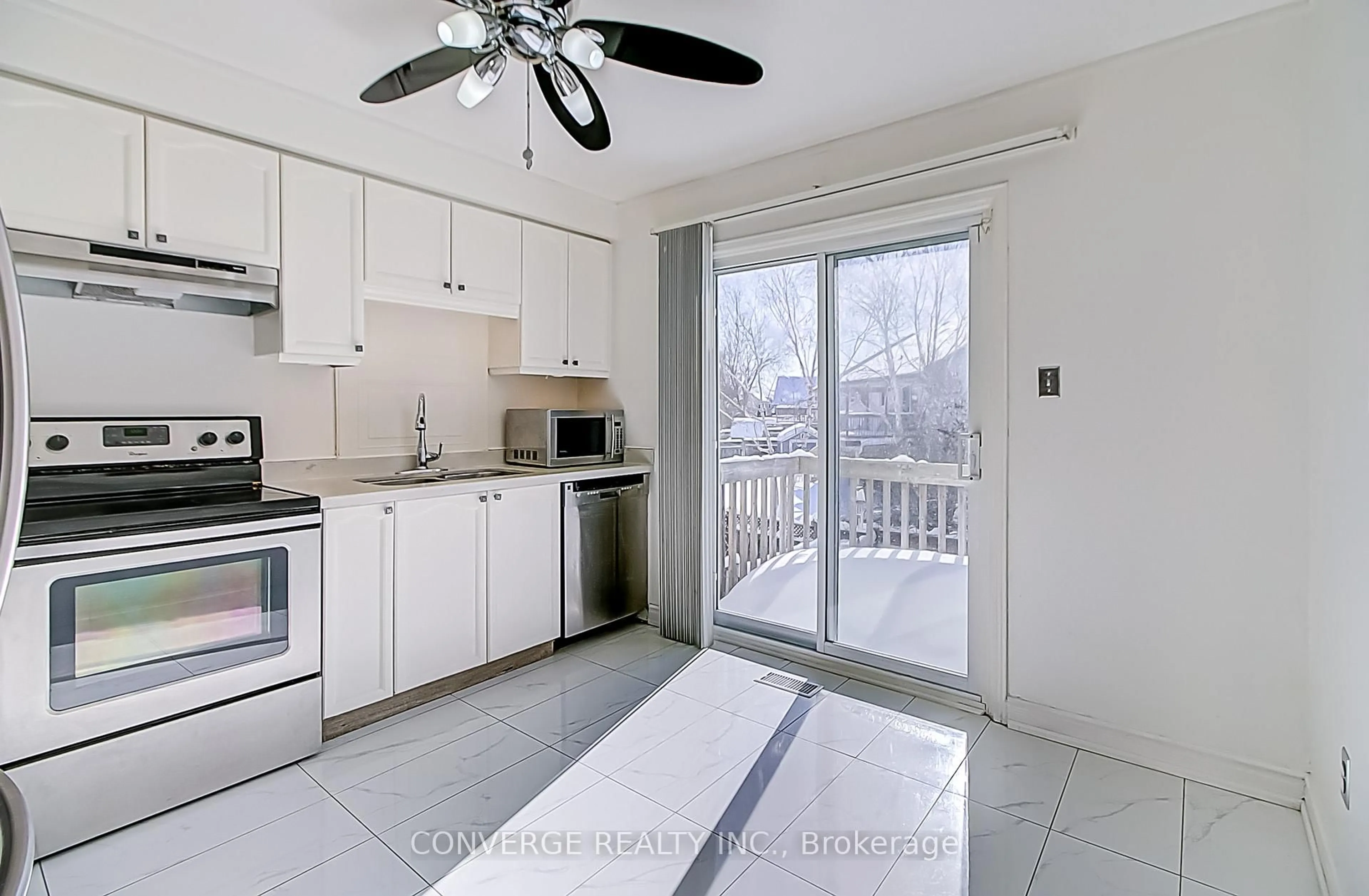 Standard kitchen, unknown for 425 Elmwood Crt, Oshawa Ontario L1G 7X8