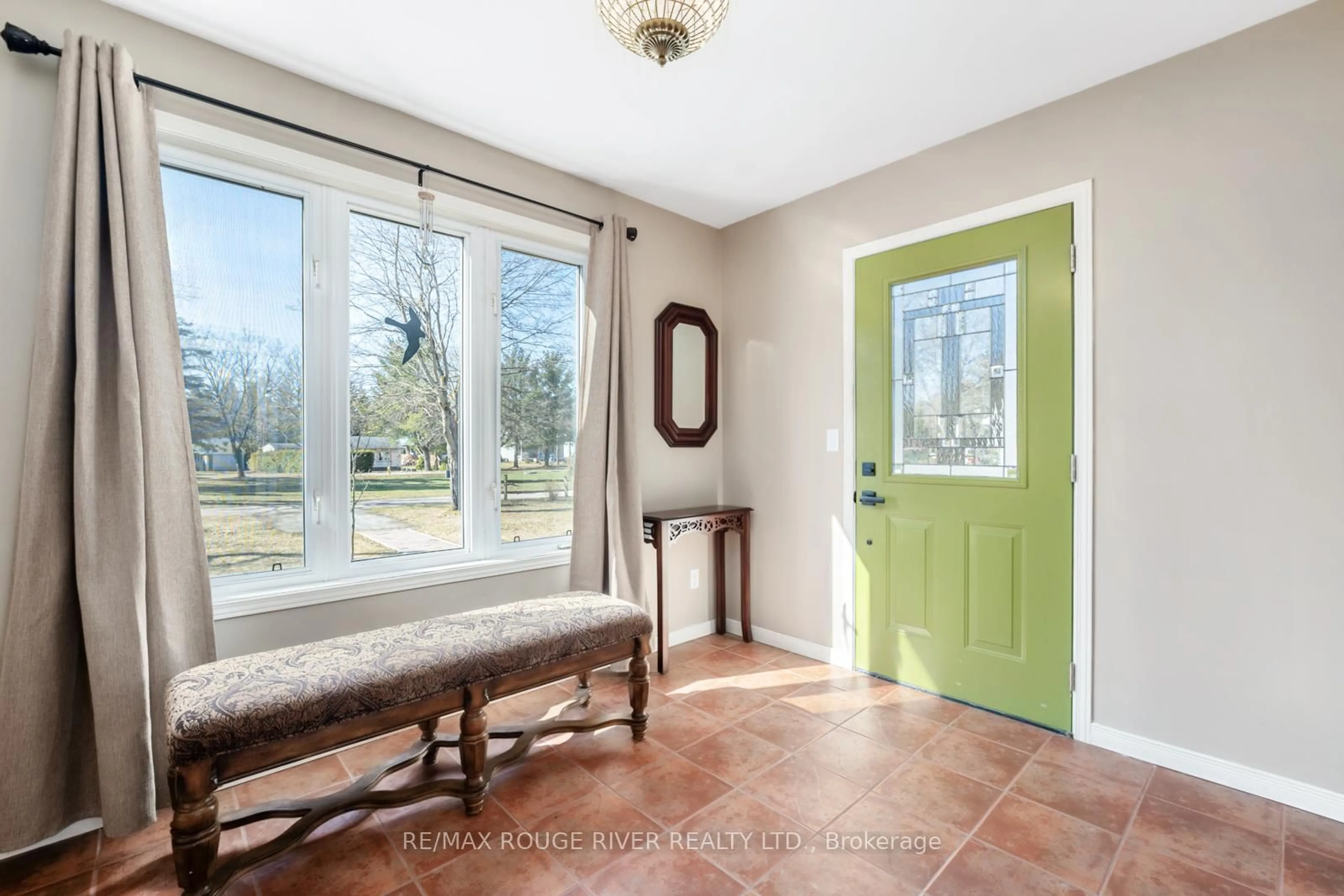 Indoor entryway for 10126 Longsault Rd #14, Clarington Ontario L0B 1J0