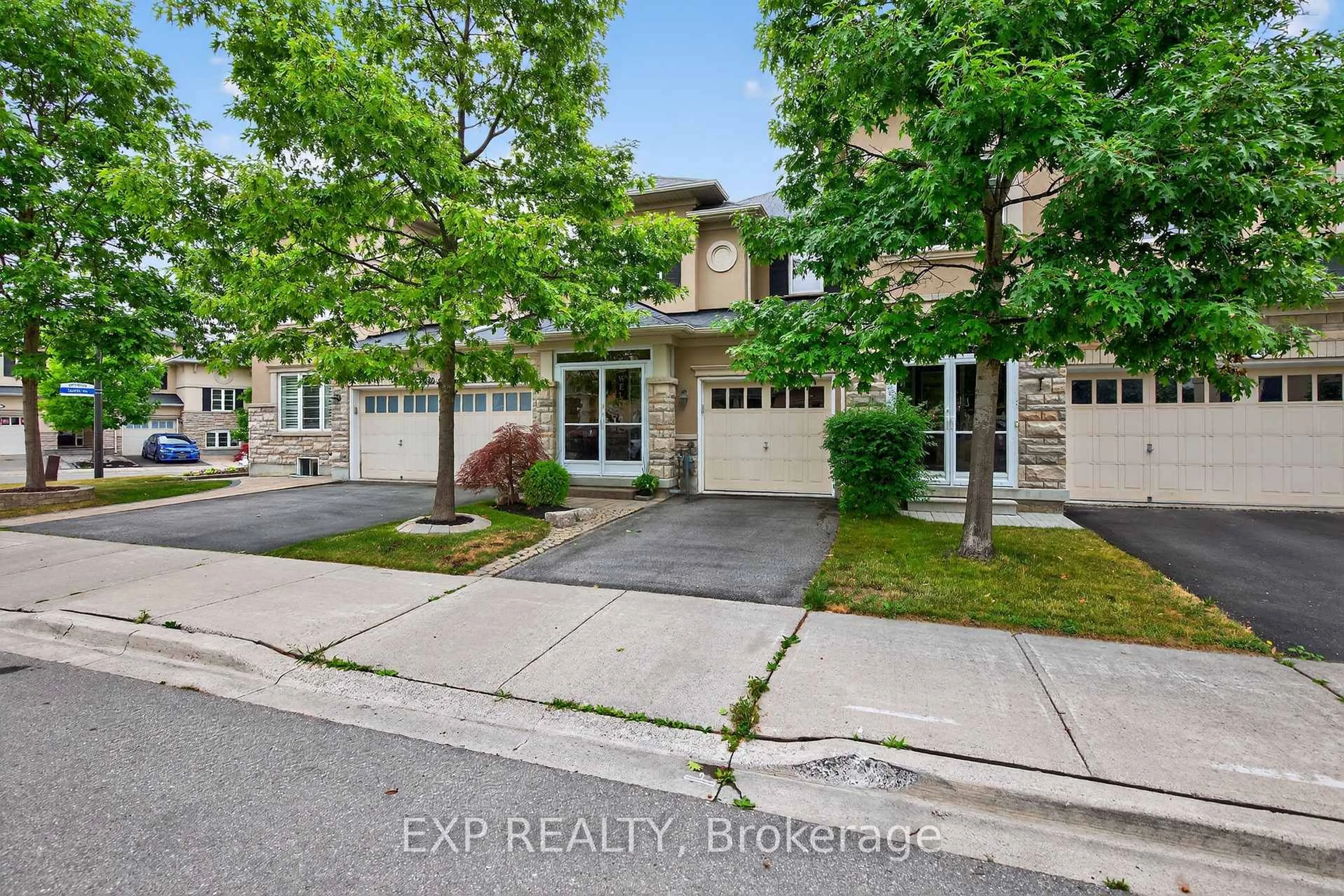 A pic from outside/outdoor area/front of a property/back of a property/a pic from drone, street for 25 Portwine Dr, Toronto Ontario M1C 0C8