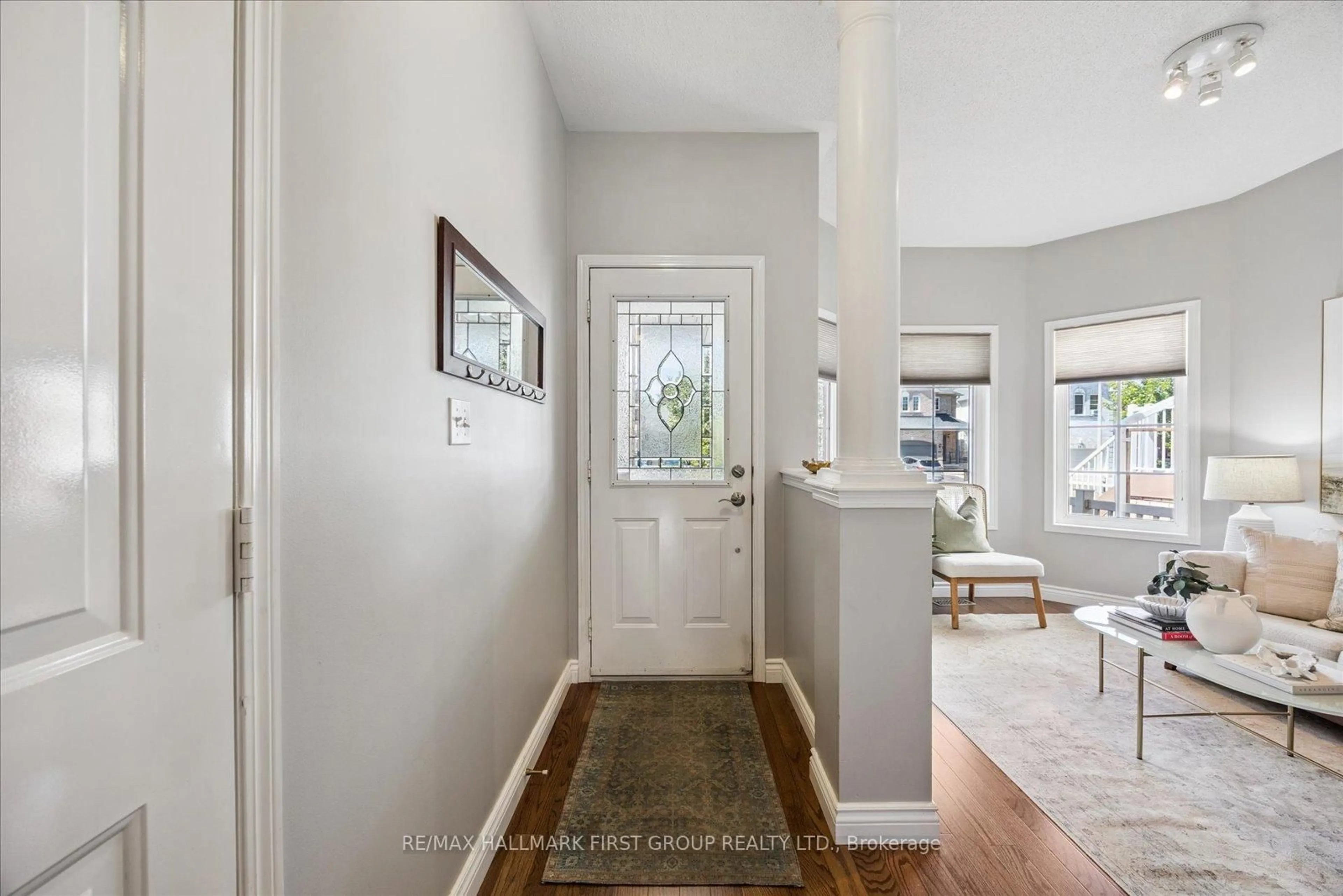 Indoor entryway for 41 Marchwood Cres, Clarington Ontario L1C 5K5