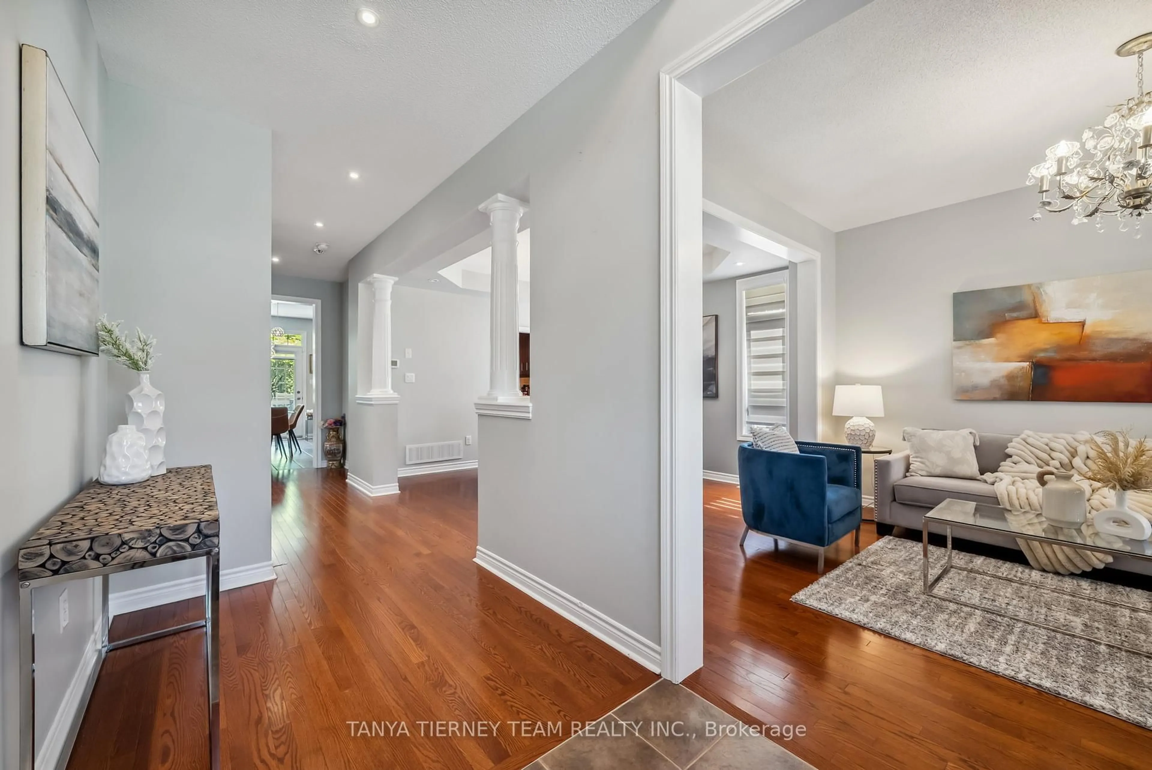 Indoor entryway for 165 Rivers Edge Pl, Whitby Ontario L1R 0G4