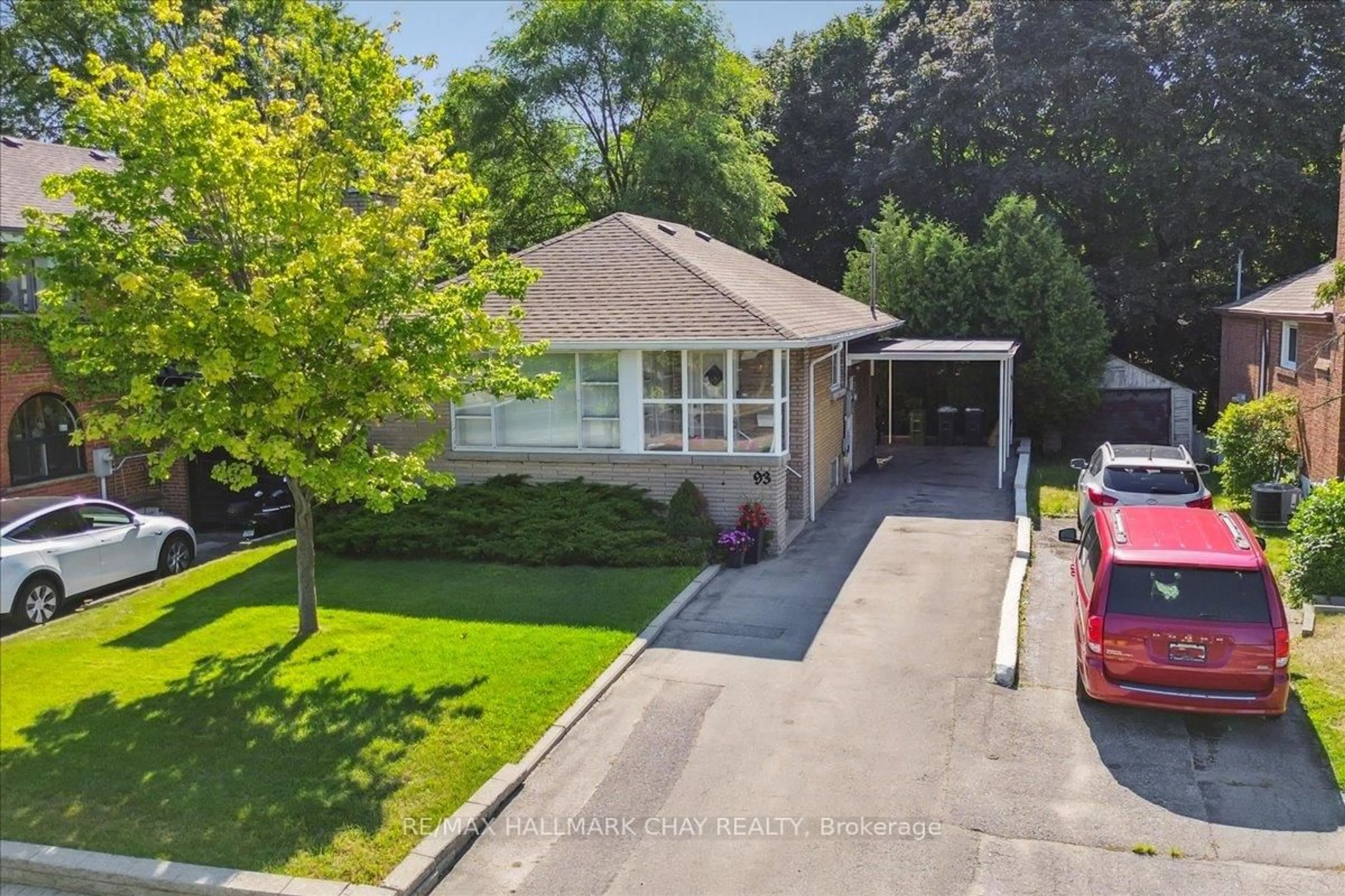 A pic from outside/outdoor area/front of a property/back of a property/a pic from drone, street for 93 Clonmore Dr, Toronto Ontario M1N 1X9