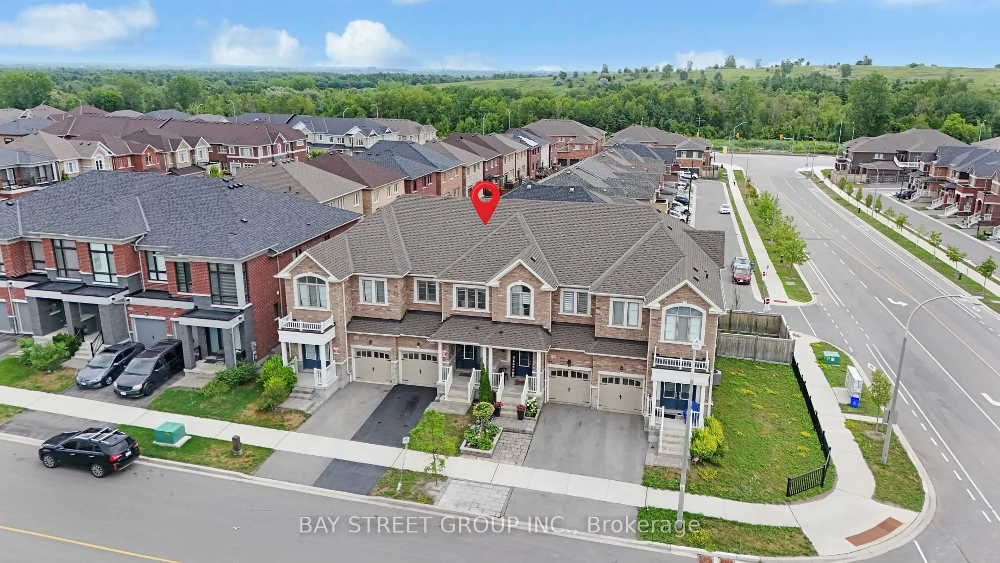 A pic from outside/outdoor area/front of a property/back of a property/a pic from drone, street for 2487 Hibiscus Dr, Pickering Ontario L1X 0G9