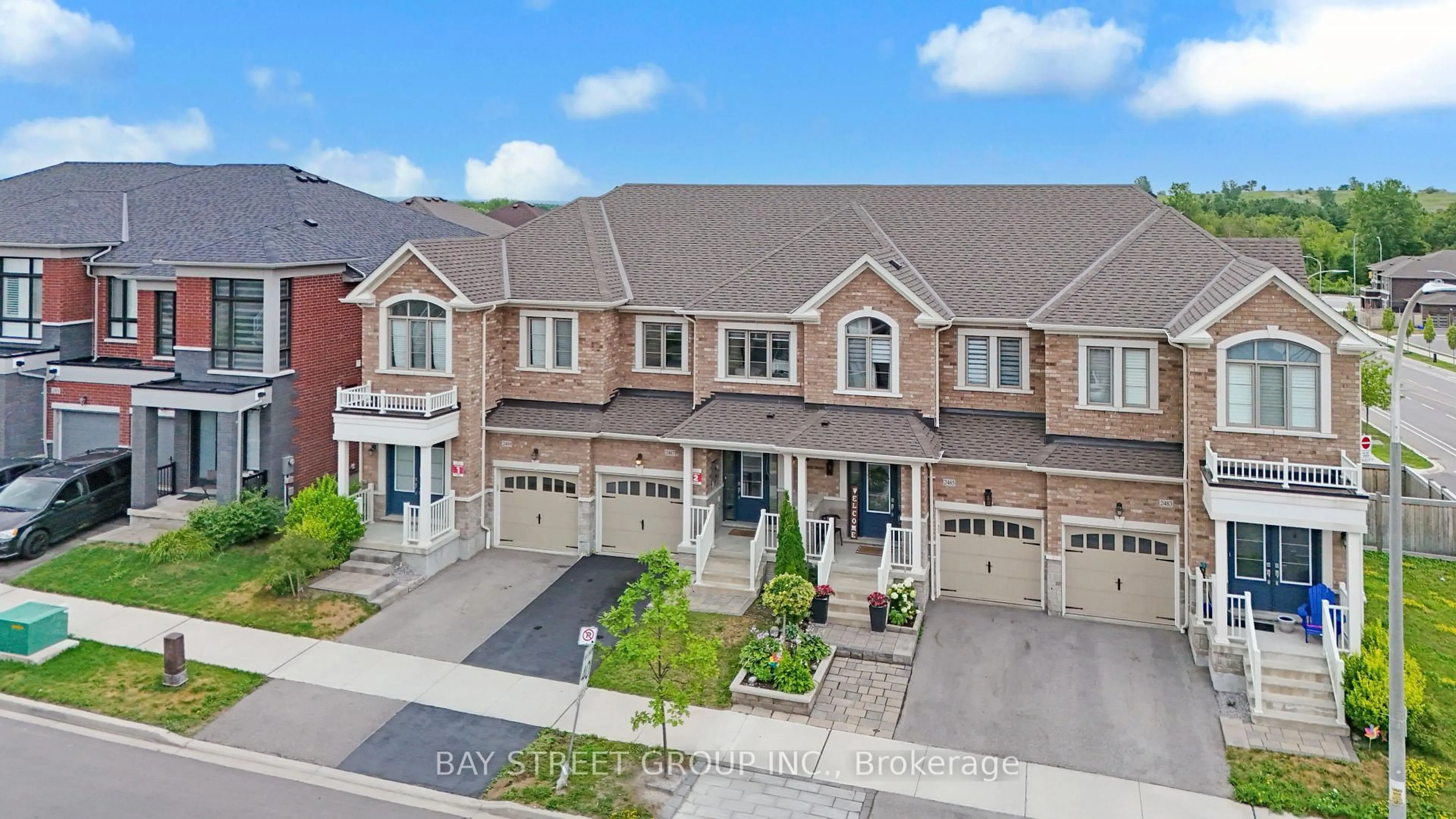 A pic from outside/outdoor area/front of a property/back of a property/a pic from drone, street for 2487 Hibiscus Dr, Pickering Ontario L1X 0G9