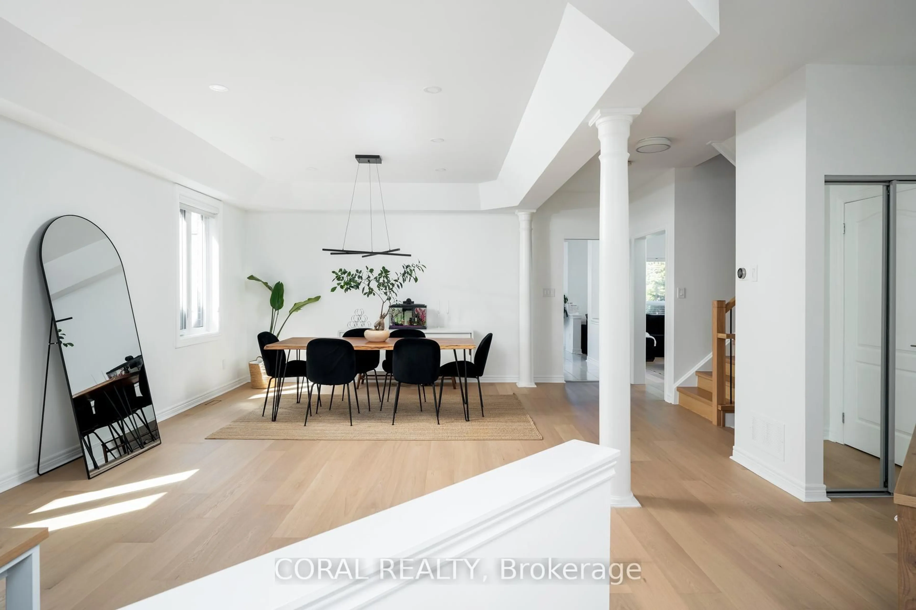 Dining room, unknown for 947 Wingarden Cres, Pickering Ontario L1V 7C4