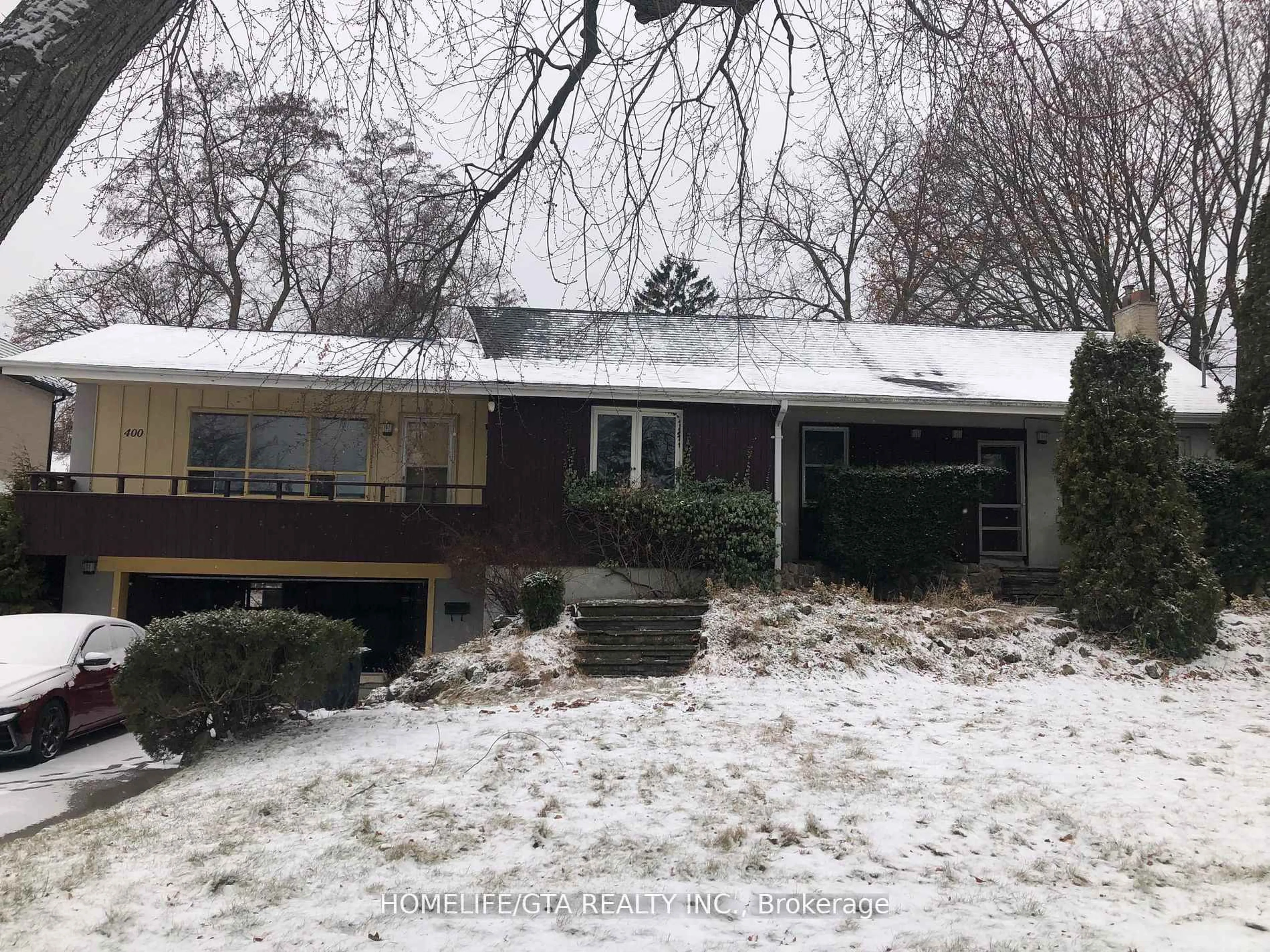 A pic from outside/outdoor area/front of a property/back of a property/a pic from drone, building for 400 Manse Rd, Toronto Ontario M1E 3V6