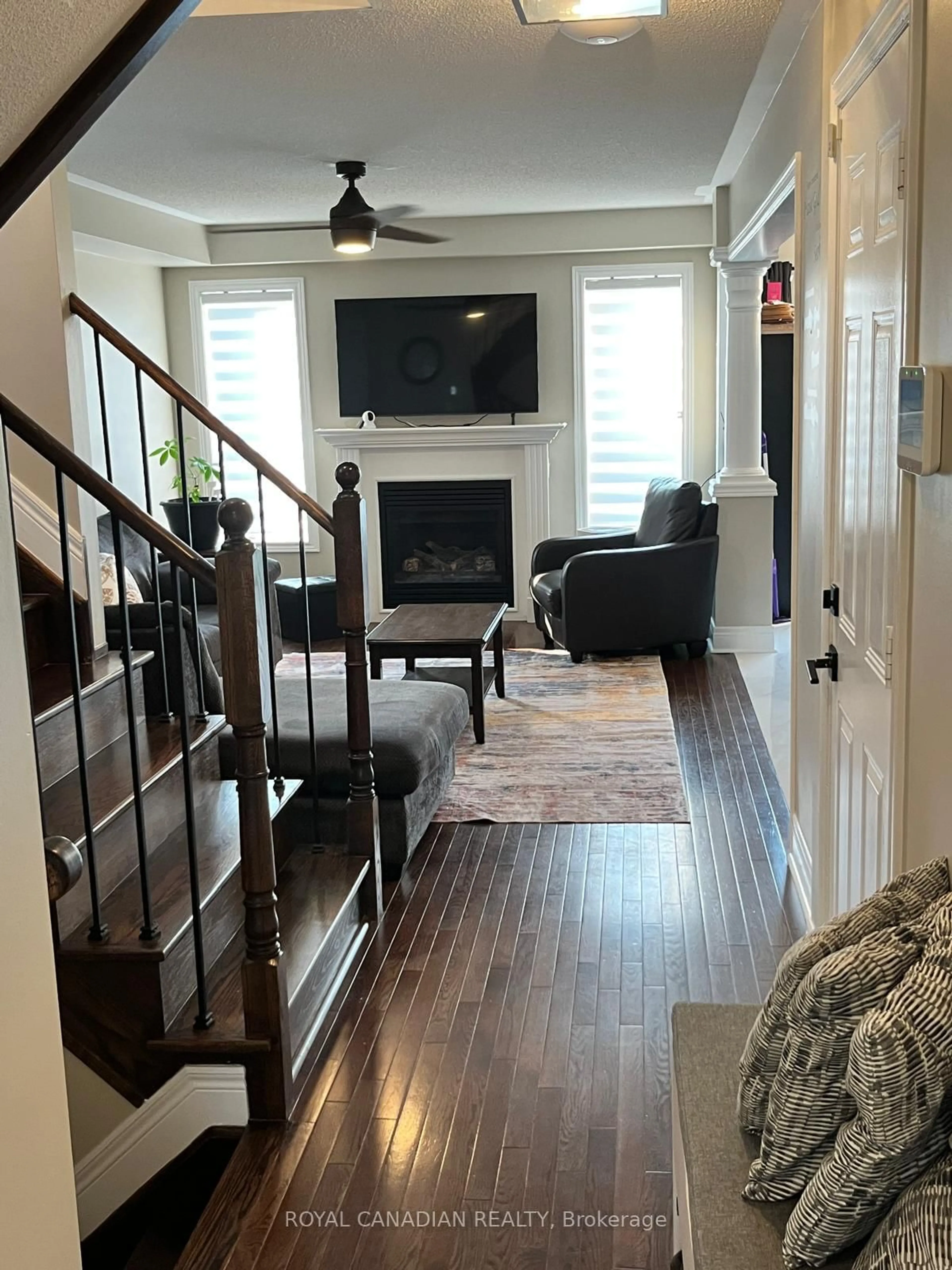 Living room with furniture, wood/laminate floor for 181 Bathgate Cres, Clarington Ontario L1E 0B6