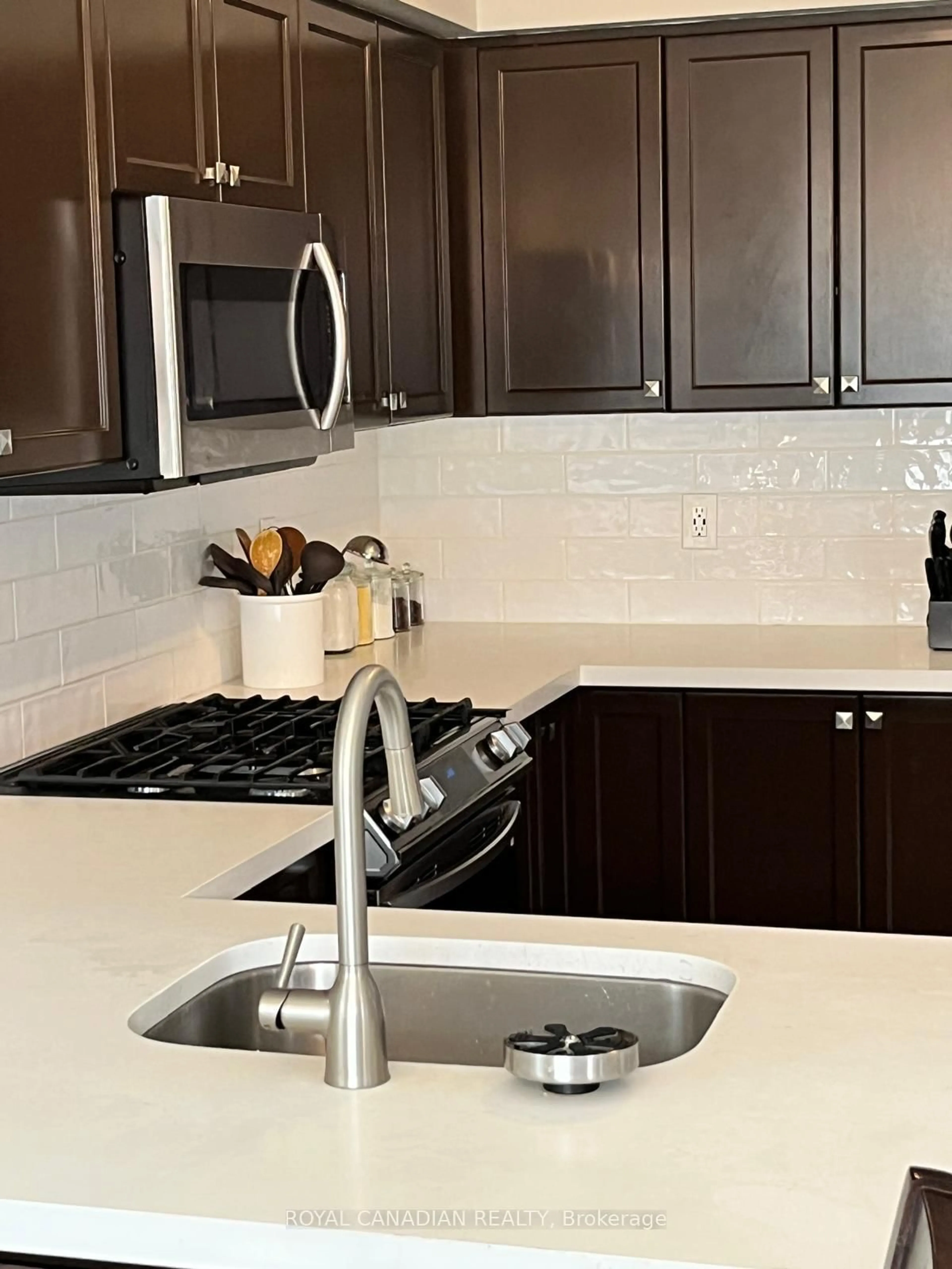 Contemporary kitchen, ceramic/tile floor for 181 Bathgate Cres, Clarington Ontario L1E 0B6