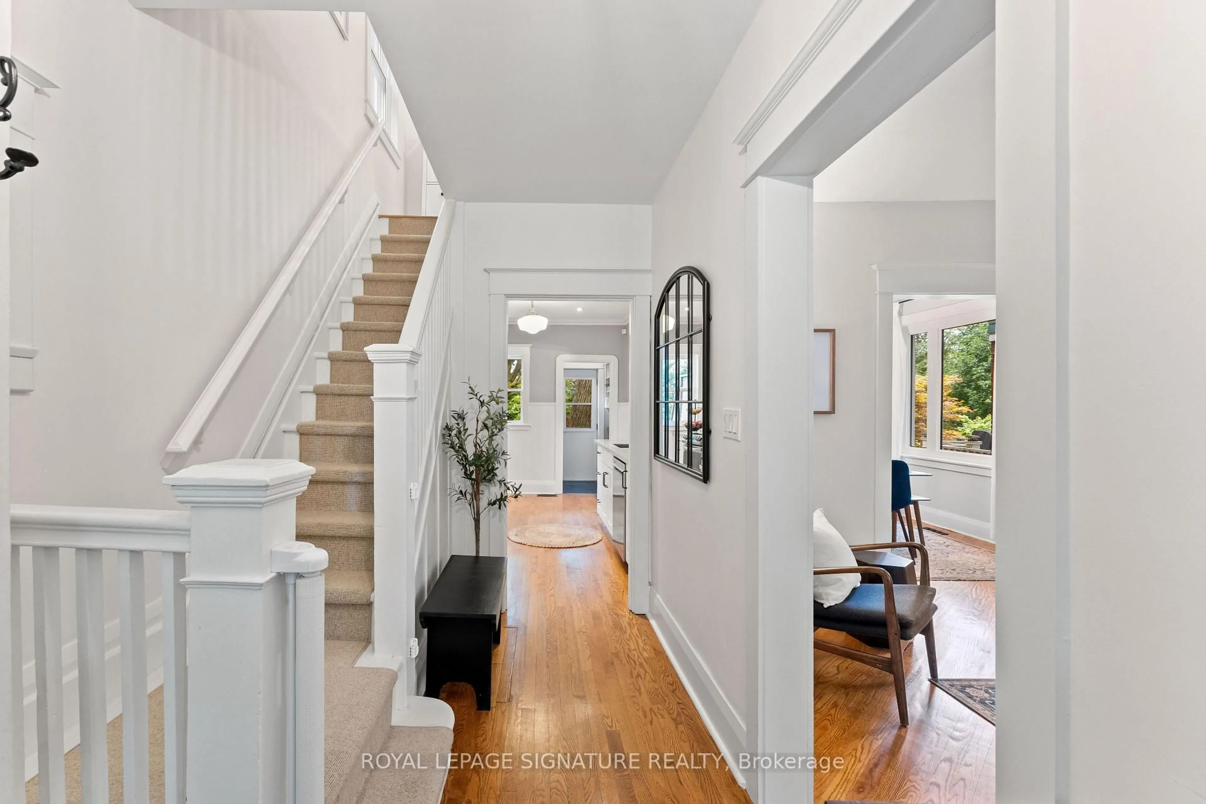 Indoor entryway for 359 Wolverleigh Blvd, Toronto Ontario M4C 1S7