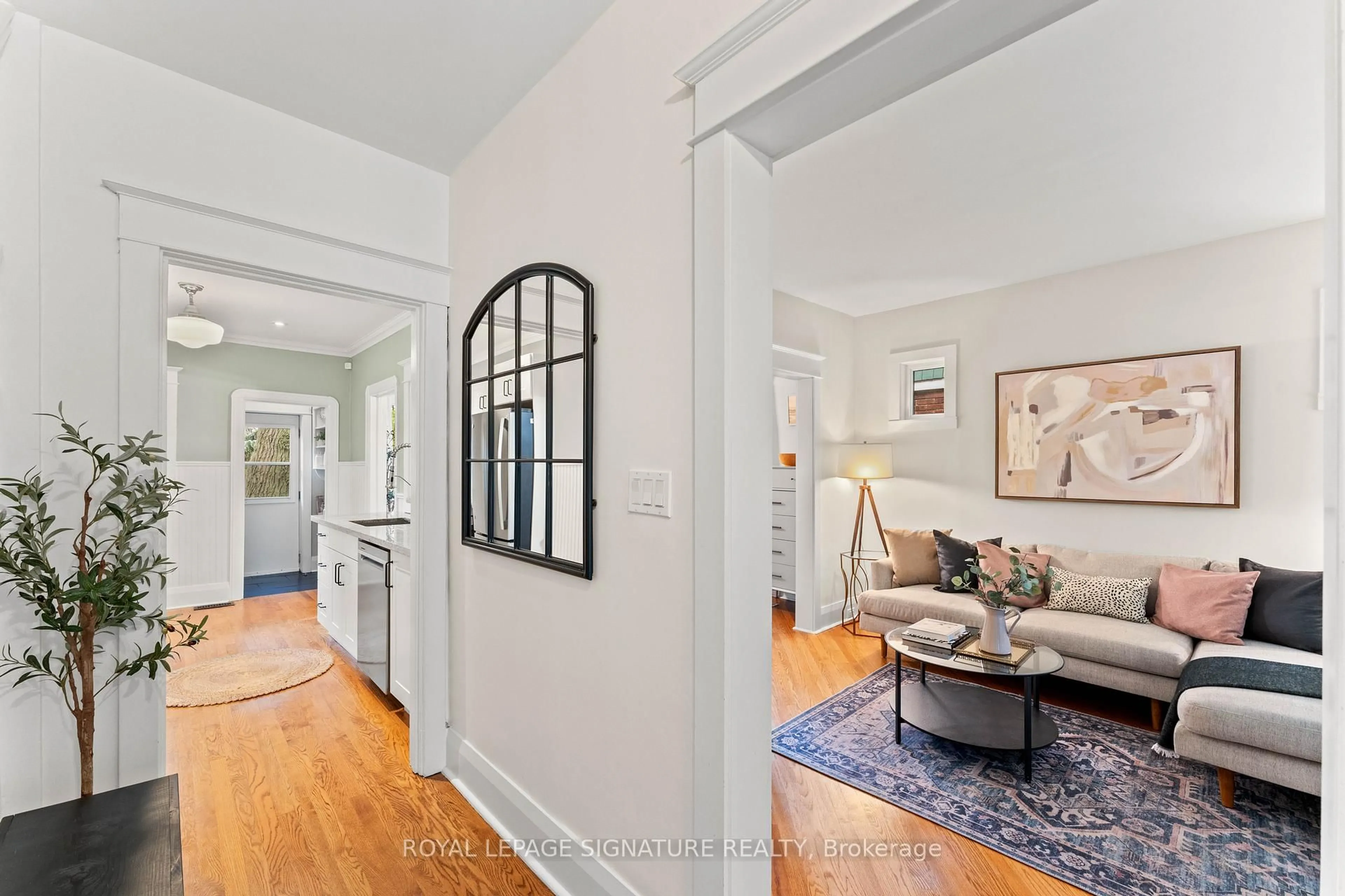 Indoor entryway for 359 Wolverleigh Blvd, Toronto Ontario M4C 1S7