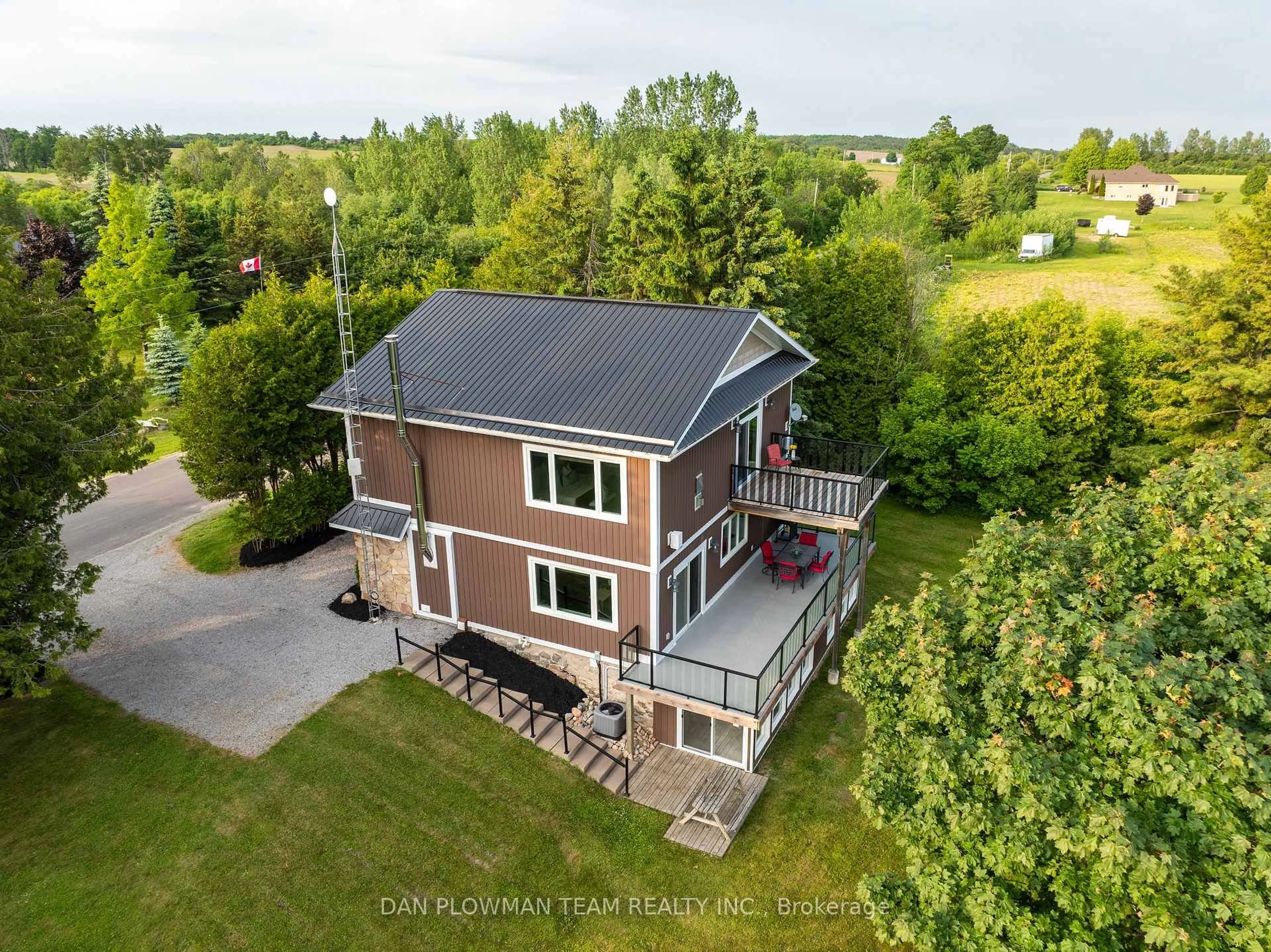 A pic from outside/outdoor area/front of a property/back of a property/a pic from drone, building for 2983 Concession Rd 8 Rd, Clarington Ontario L1C 5Z2