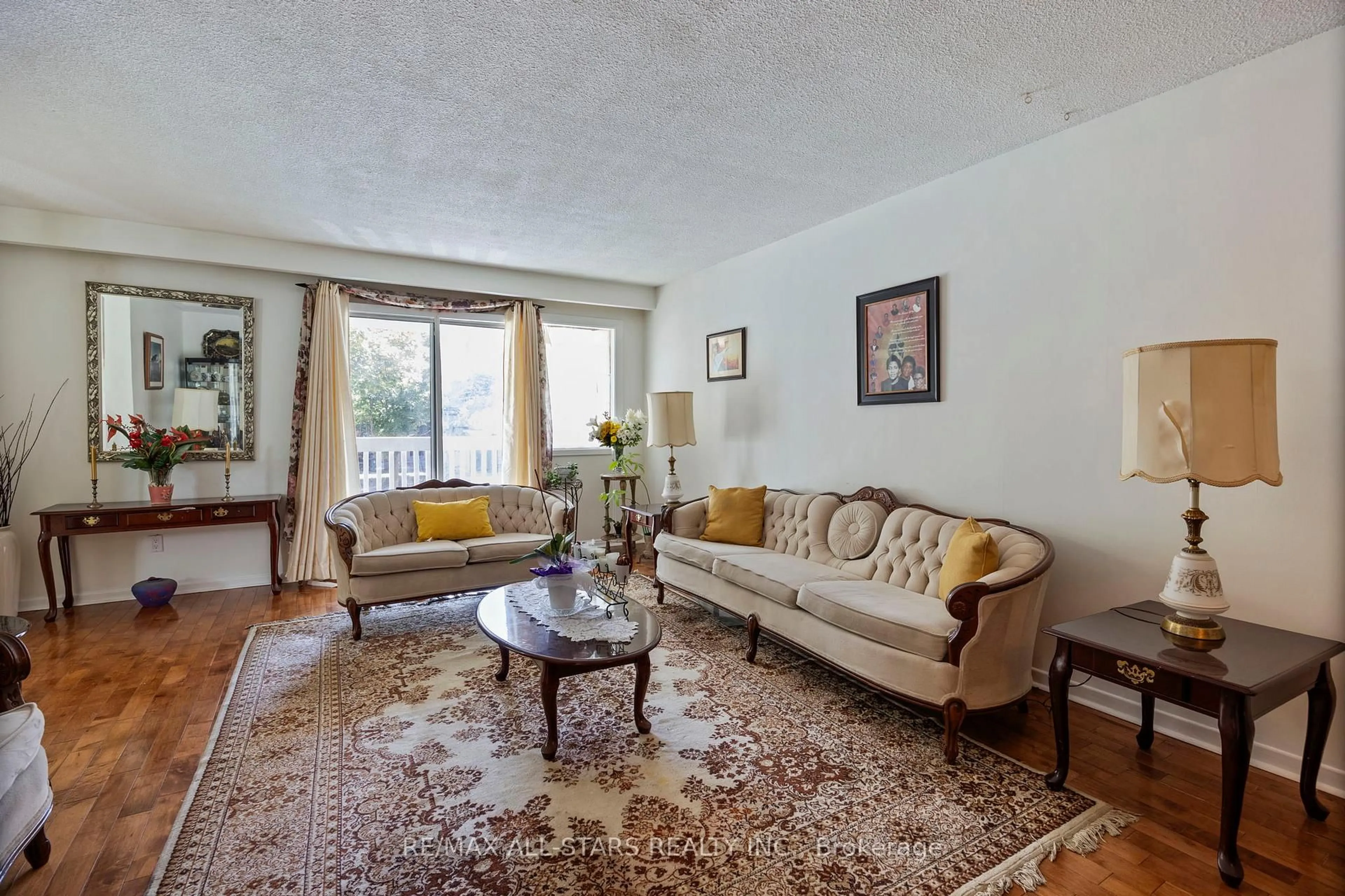 Living room with furniture, unknown for 54 Kennaley Cres, Toronto Ontario M1V 1L7