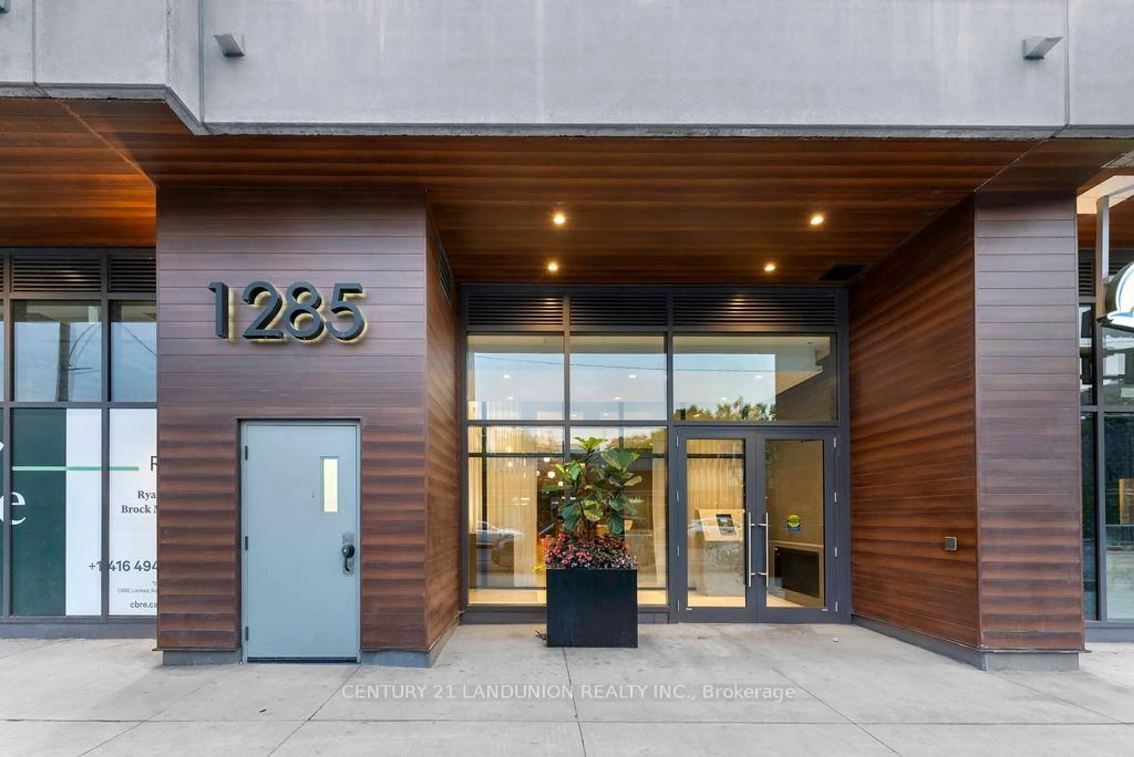Indoor foyer for 1285 Queen St #102, Toronto Ontario M4L 1C2