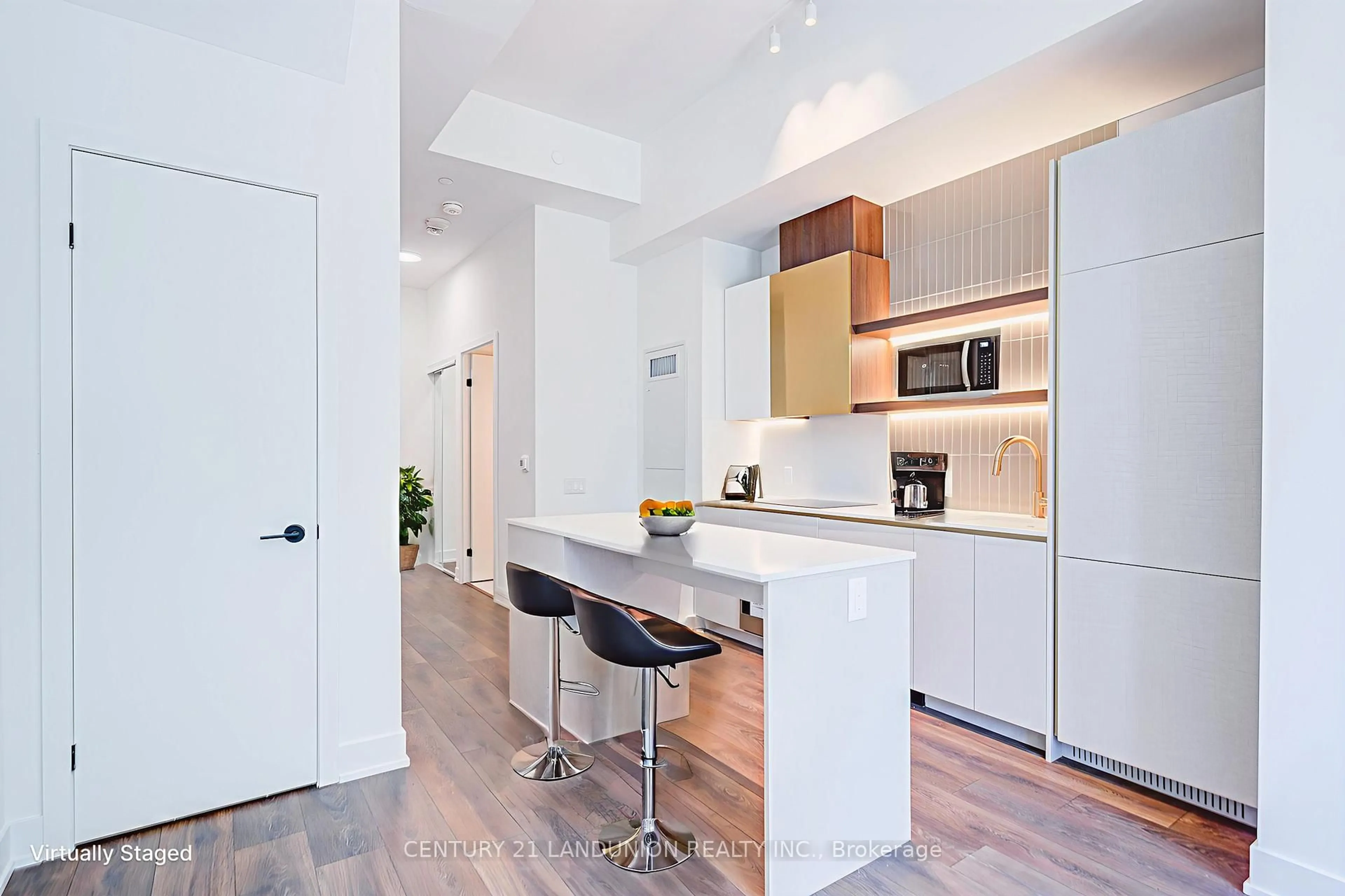 Open concept kitchen, wood/laminate floor for 1285 Queen St #102, Toronto Ontario M4L 1C2