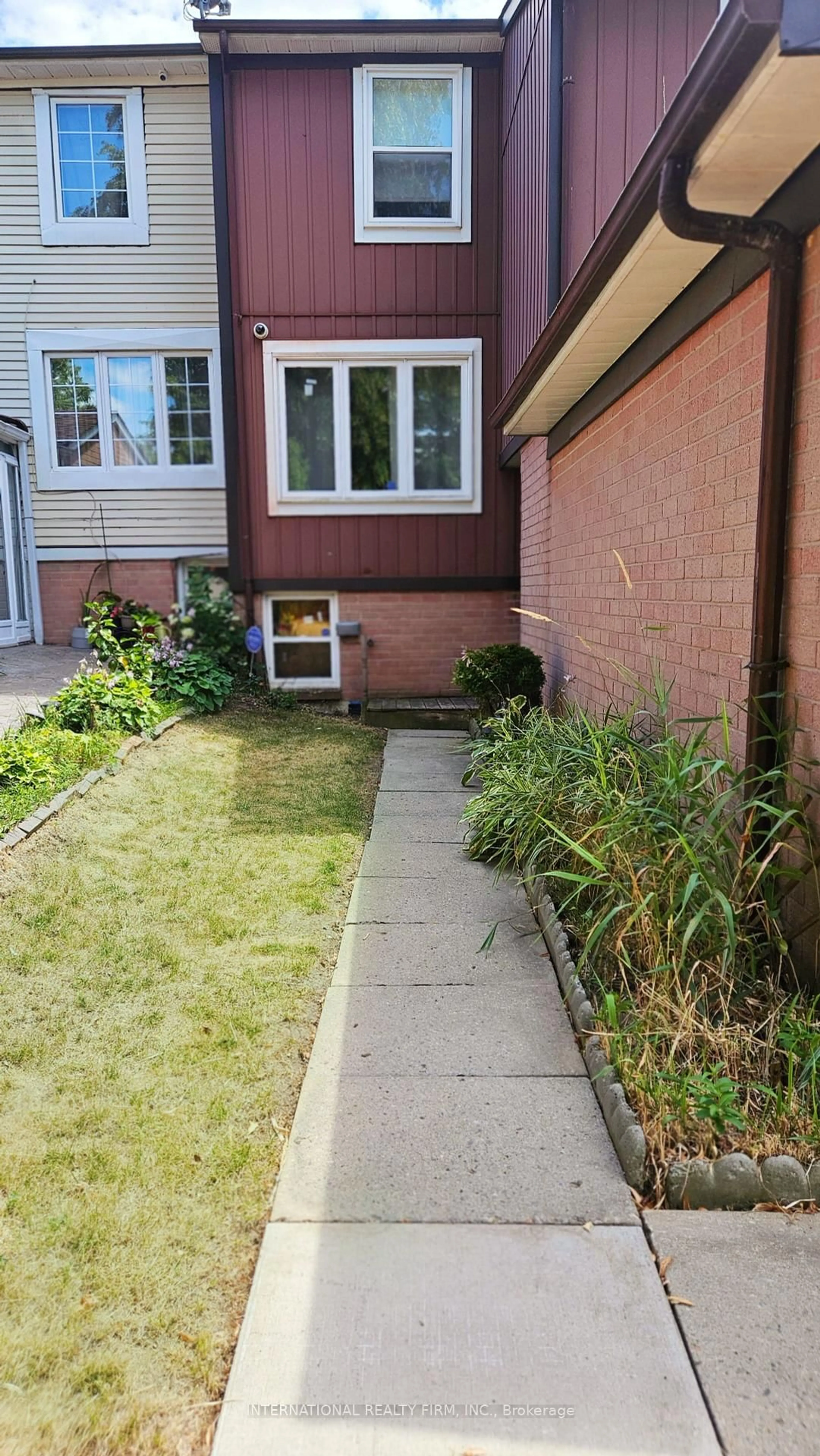 Patio, street for 47 Parsell Sq, Toronto Ontario M1B 2A5