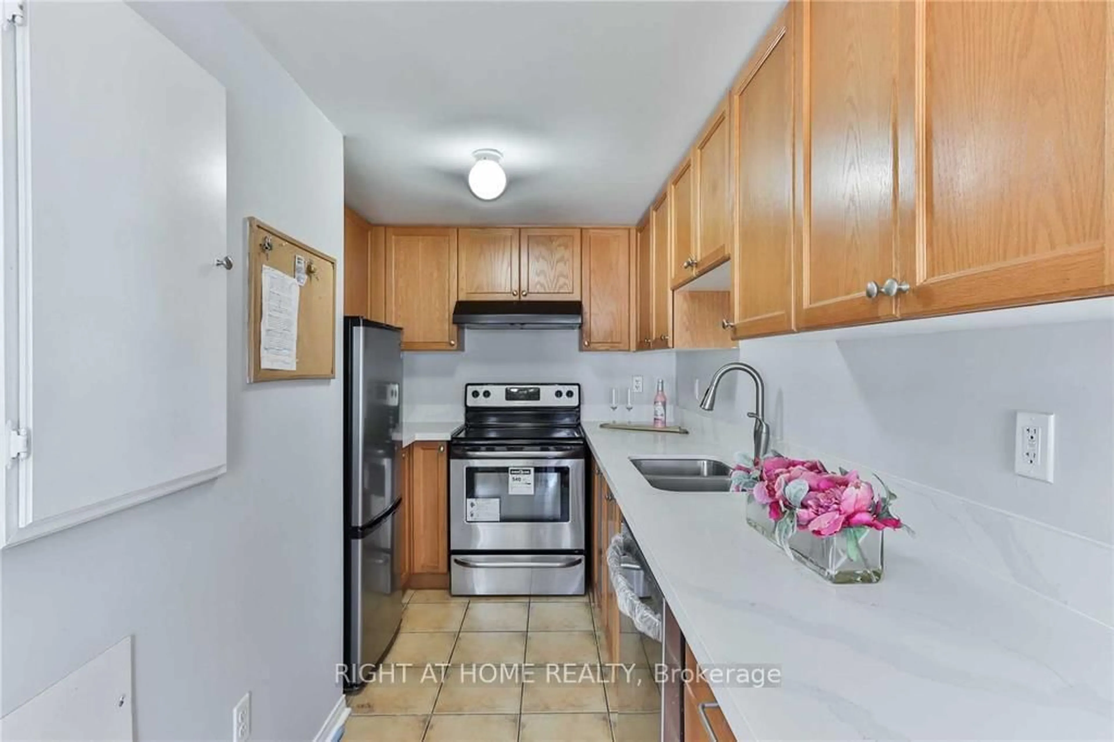 Standard kitchen, unknown for 42 Pinery Tr #27, Toronto Ontario M1B 6H9